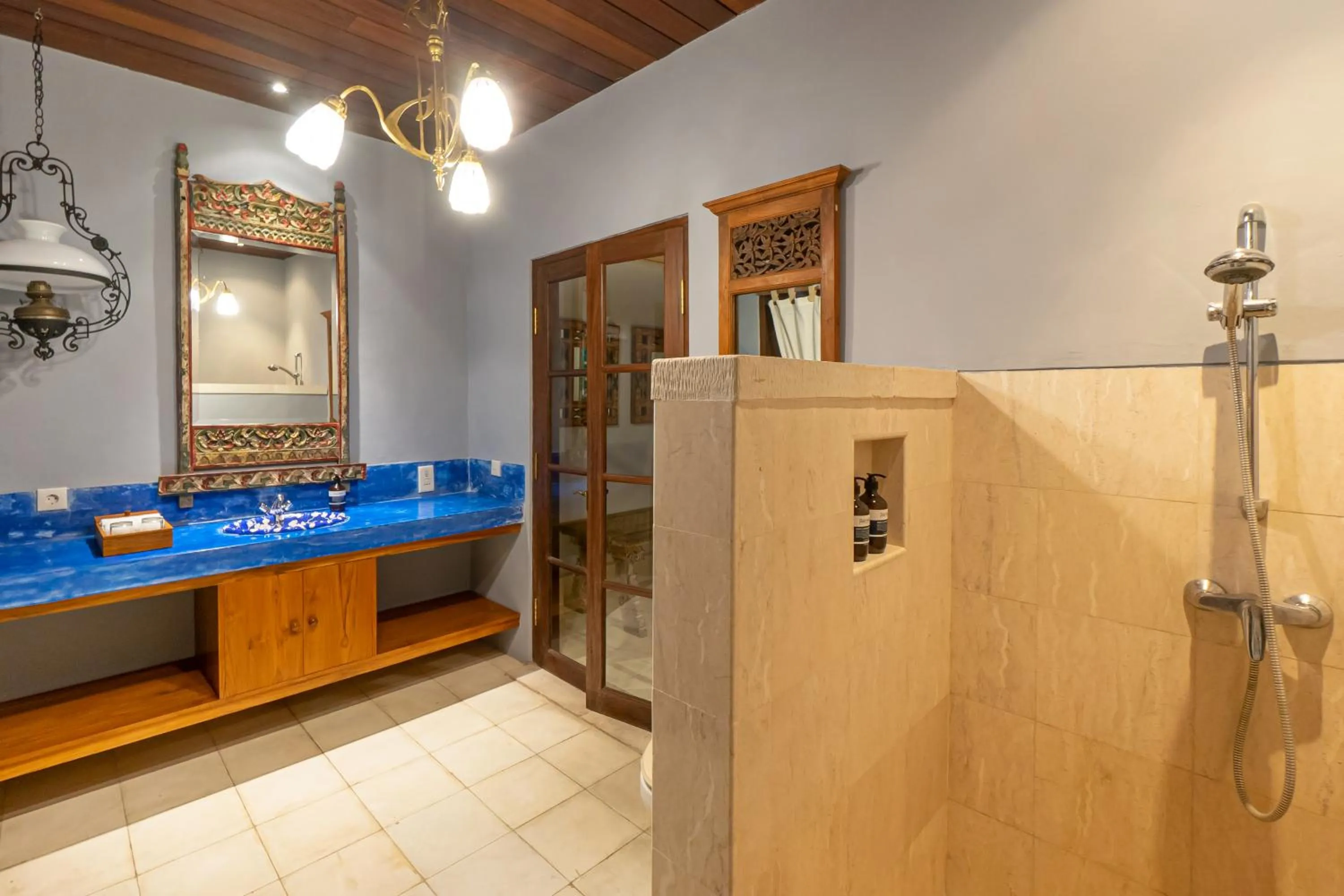 Bathroom in Villa Angsa by Nakula