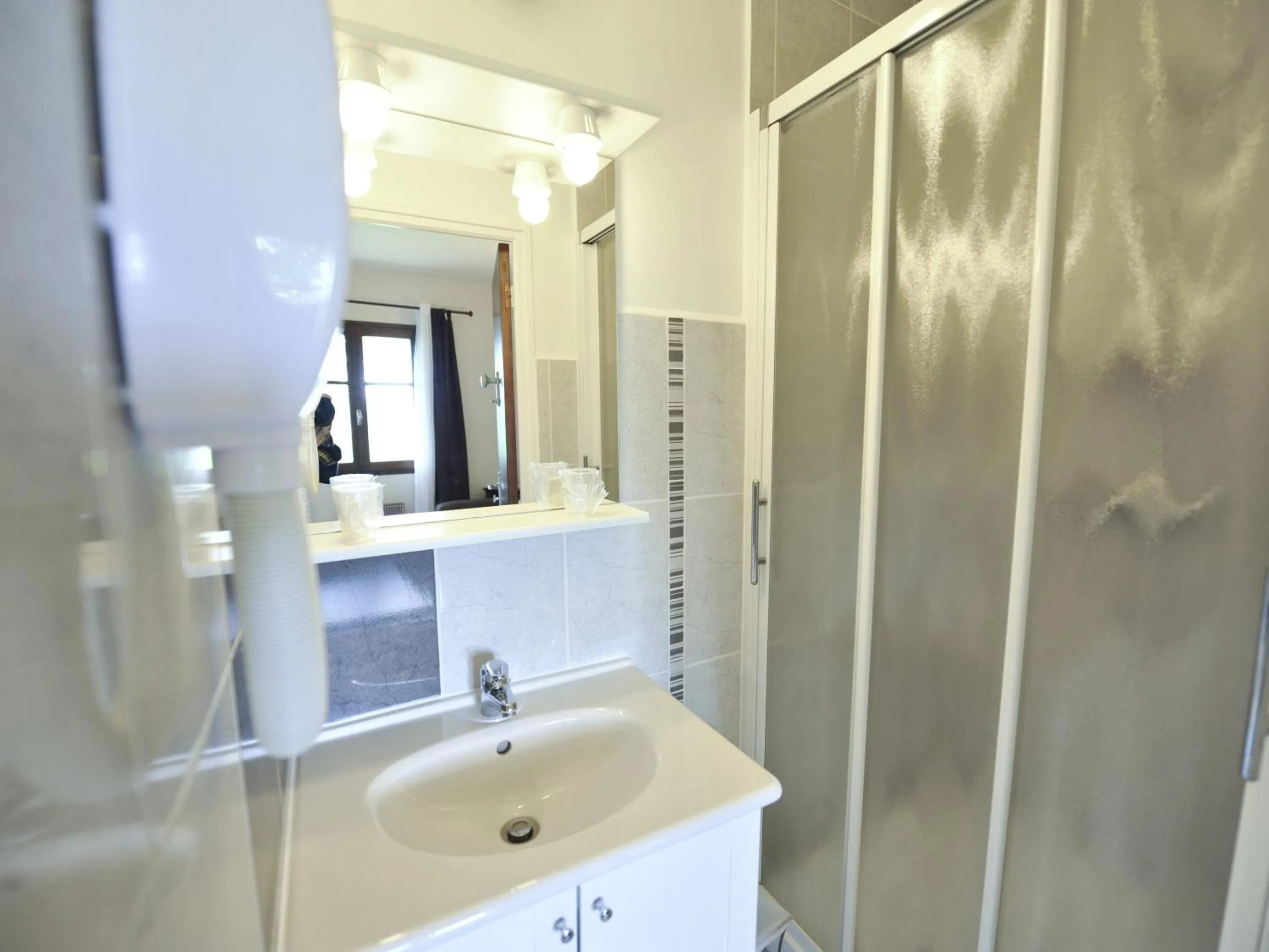 Small Double Room - single occupancy in Auberge d'ici et d'ailleurs