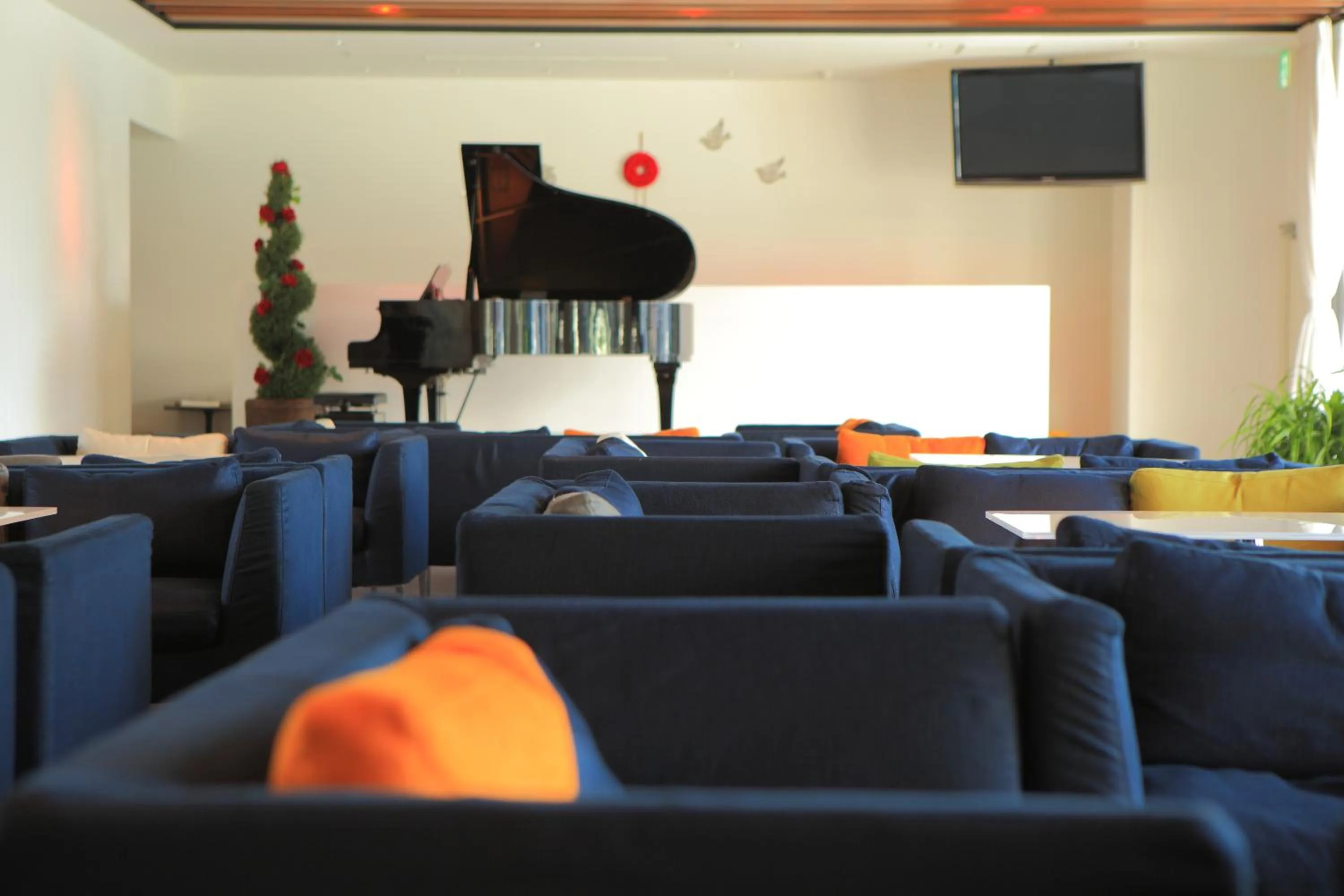 Communal lounge/ TV room in Hotel Fuji