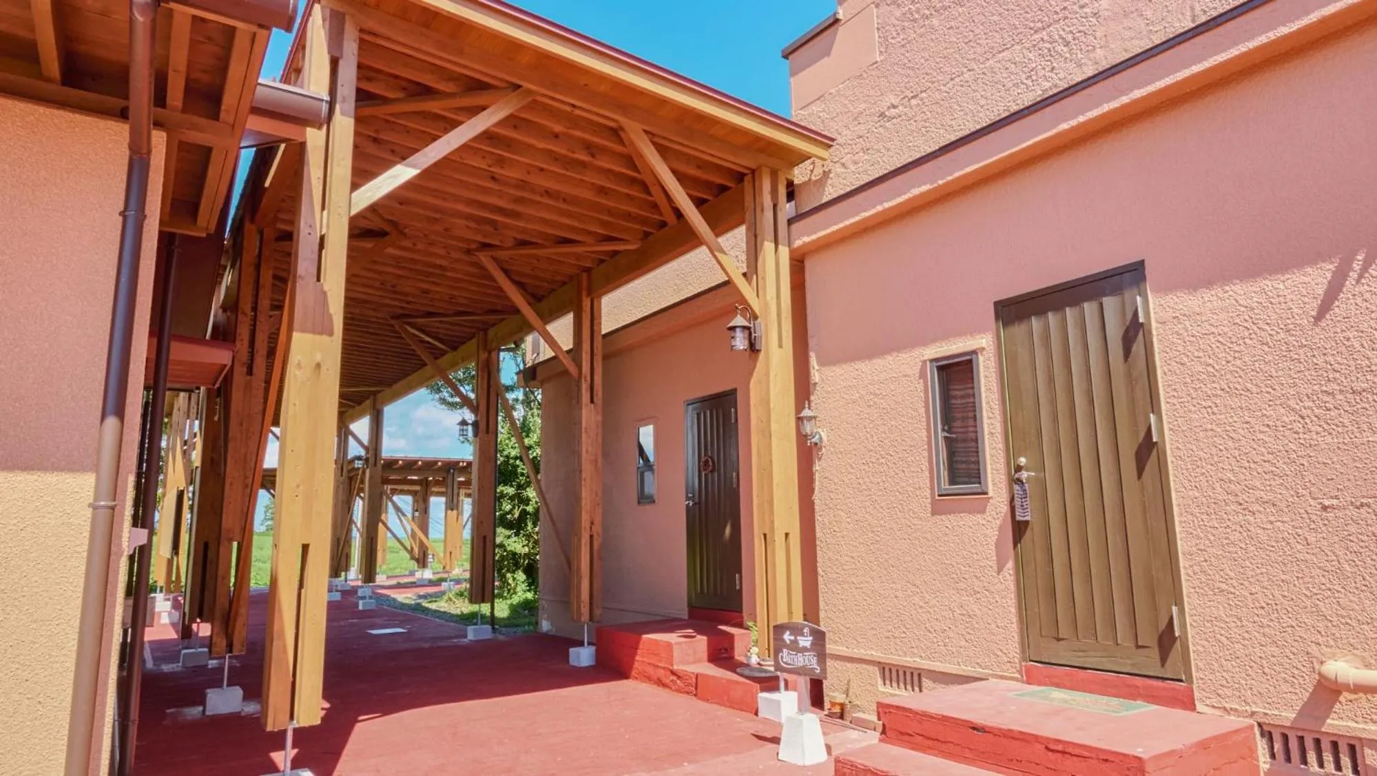 Area and facilities in El Patio Ranch