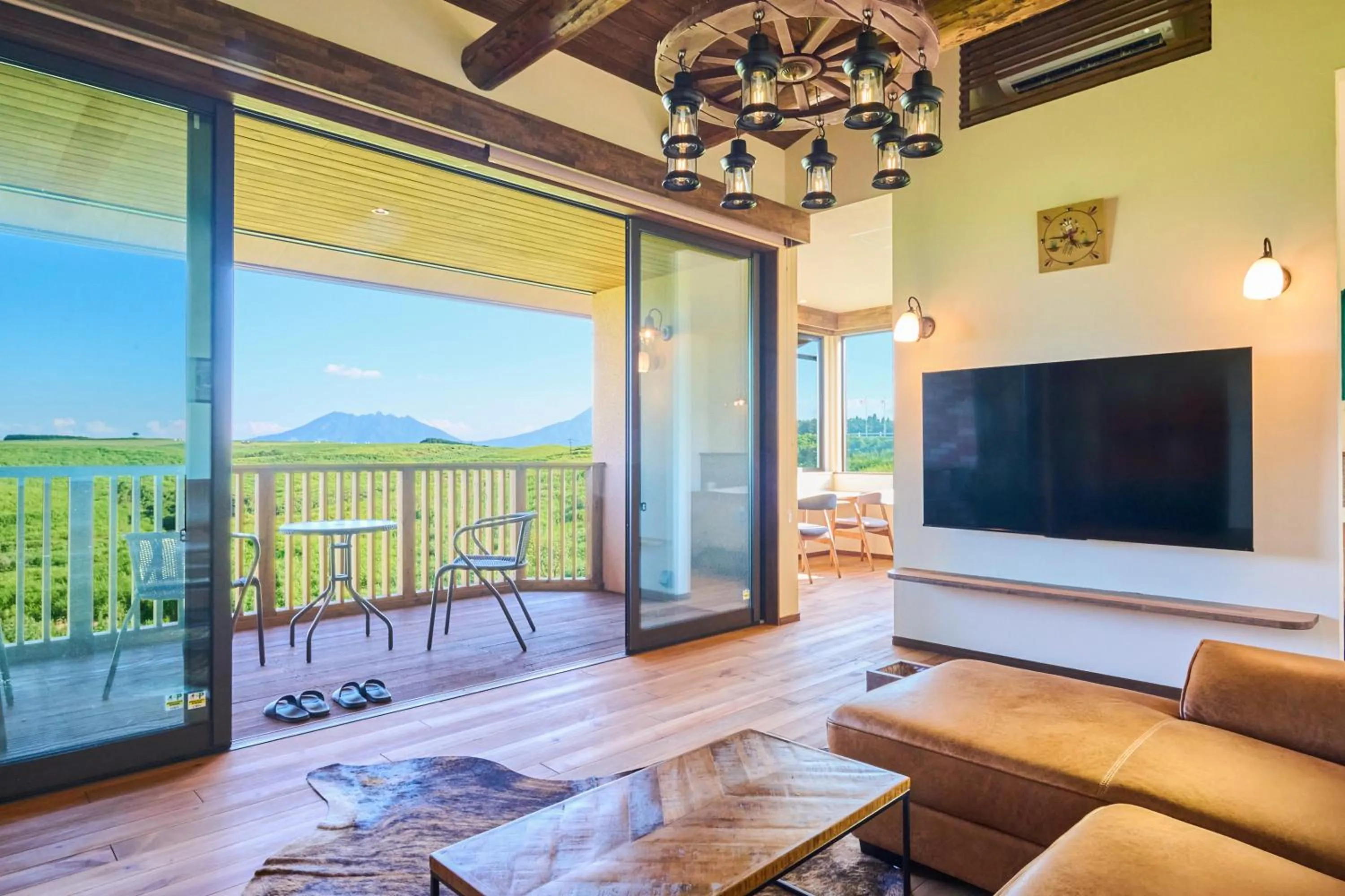 Photo of the whole room in El Patio Ranch