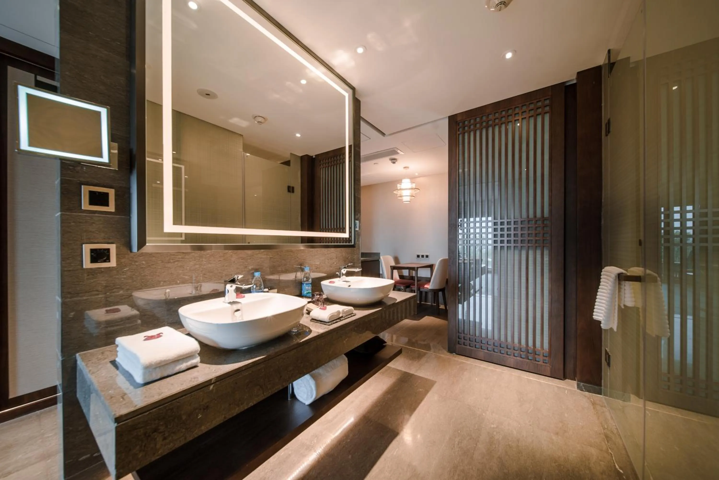 Shower in G-Luxe by Gloria Taimei Suzhou