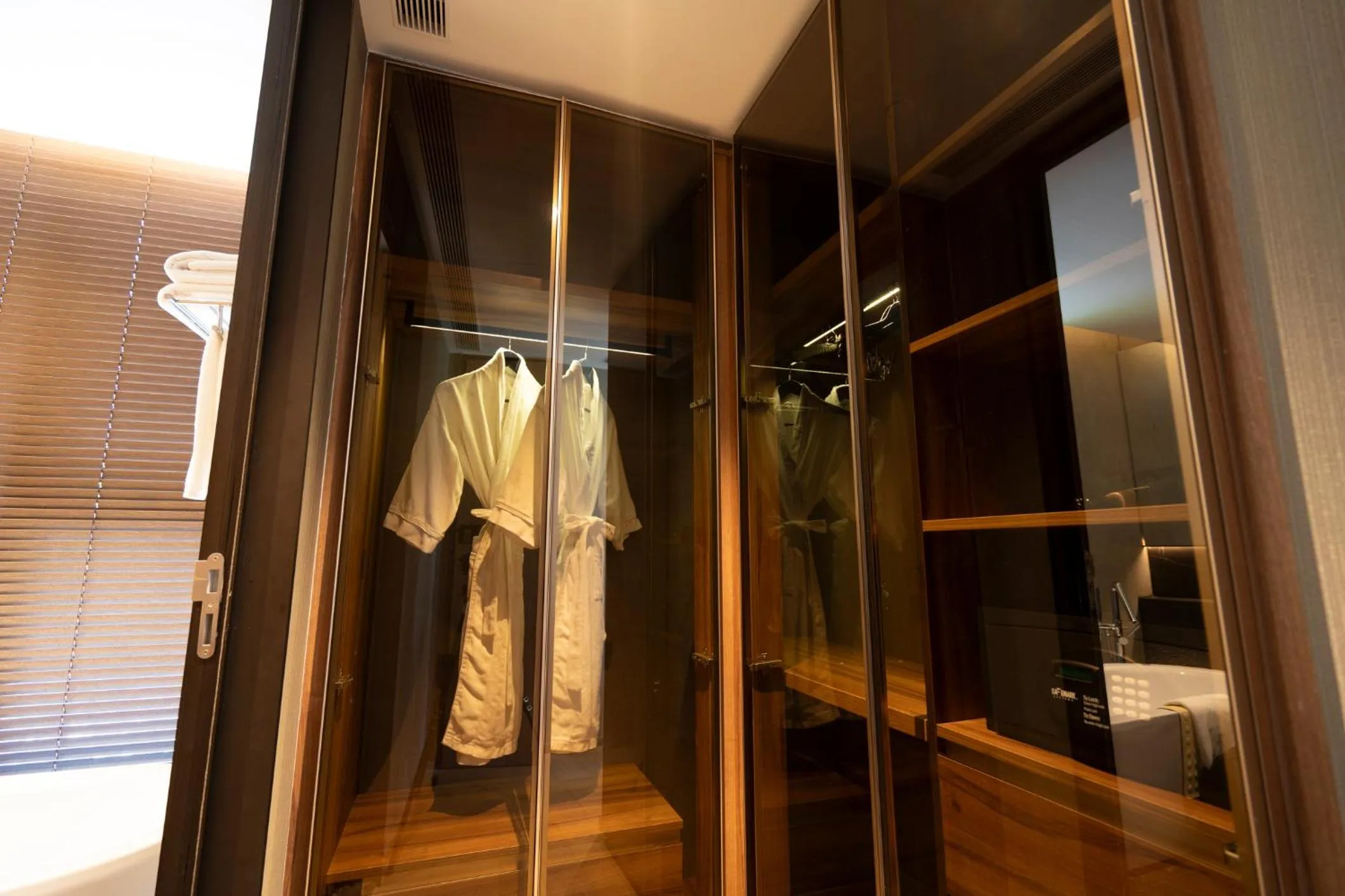 wardrobe in Walton Suites Sukhumvit