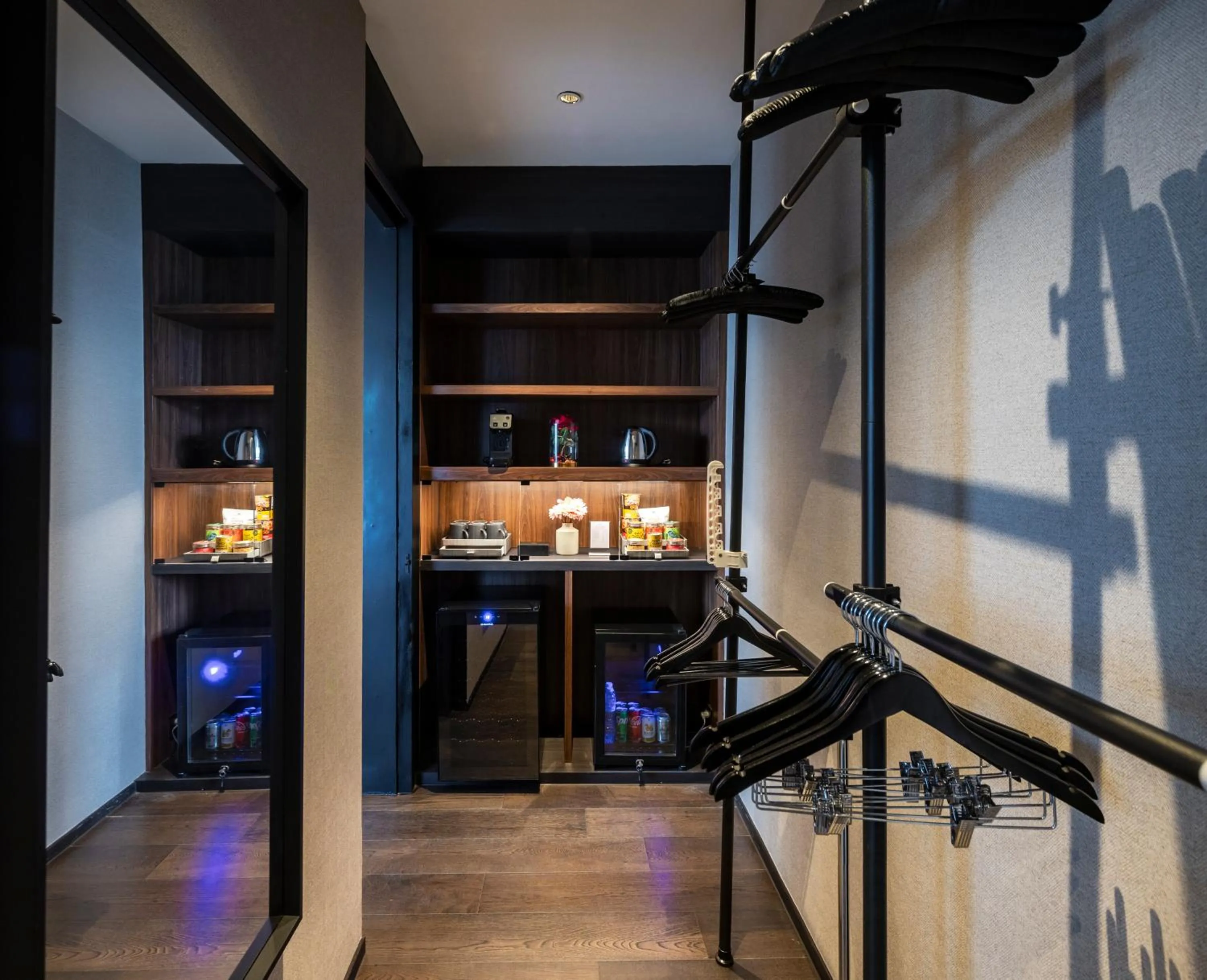 wardrobe in Walton Suites Sukhumvit