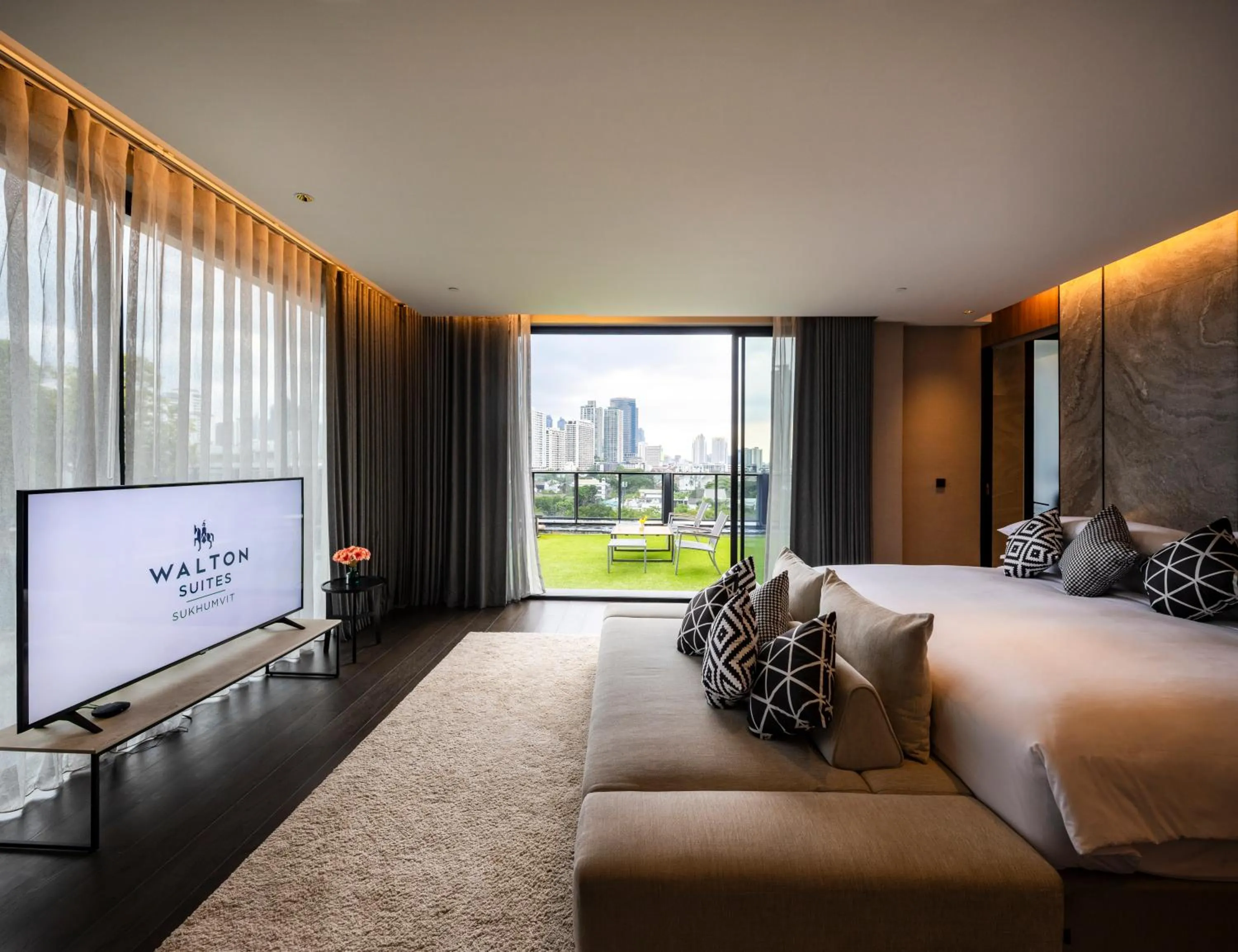 Living room, Bed in Walton Suites Sukhumvit