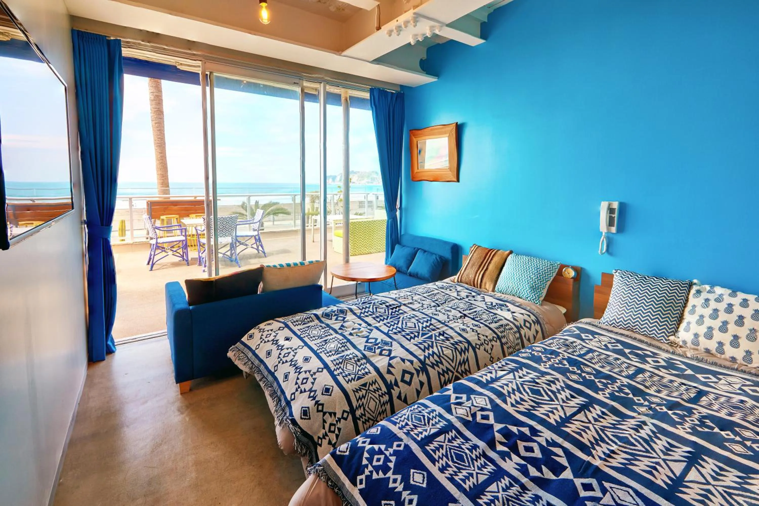 Photo of the whole room, Bed in zaimokuza seasons