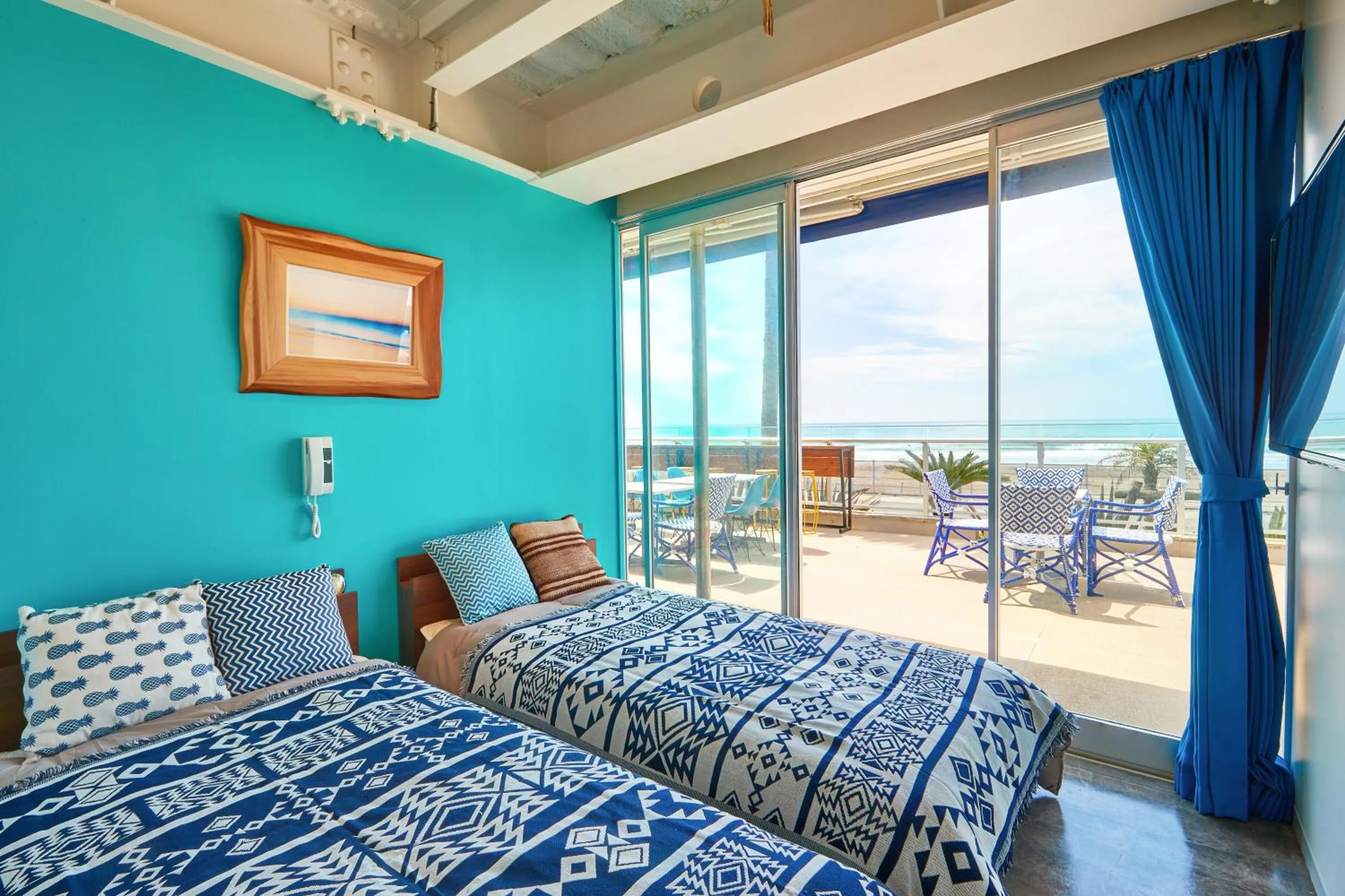 Bed in zaimokuza seasons