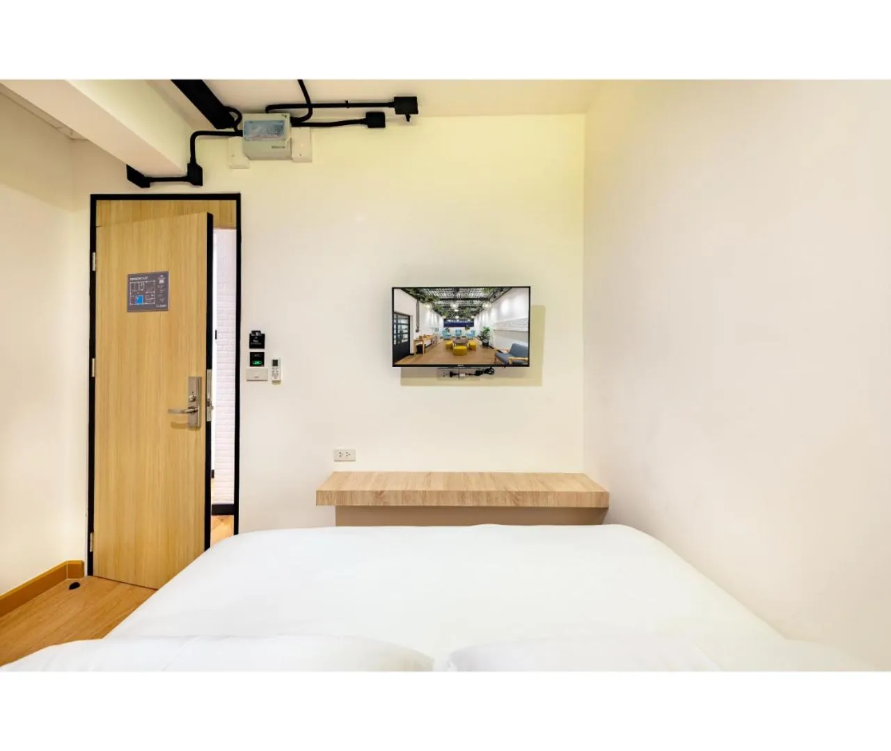 Bed in Siam Subway Hostel and Café