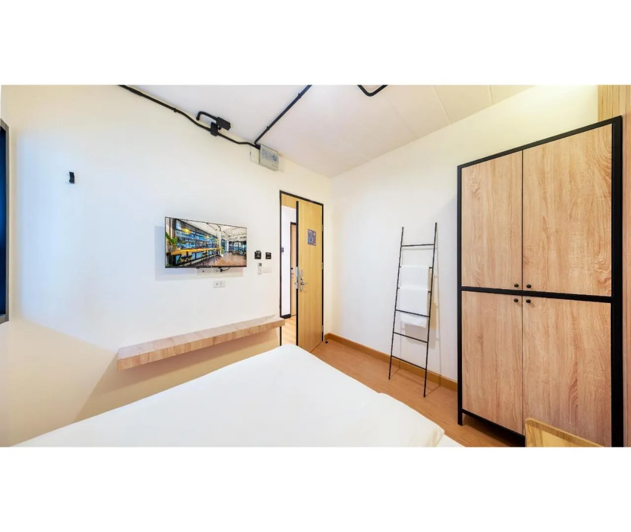 TV and multimedia, Bed in Siam Subway Hostel and Café