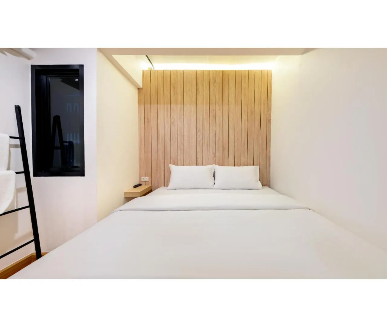 Bed in Siam Subway Hostel and Café