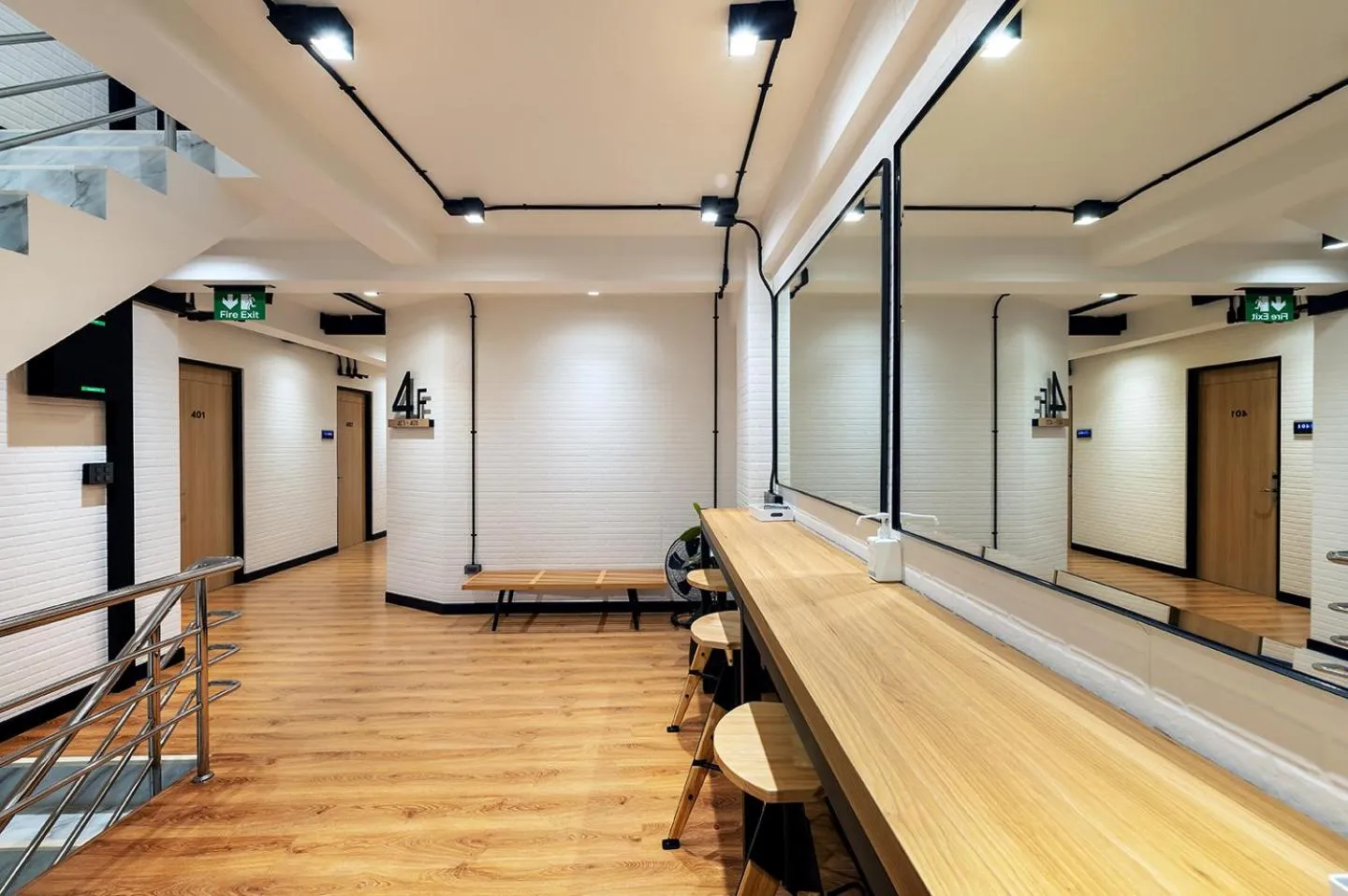 Siam Subway Hostel and Café