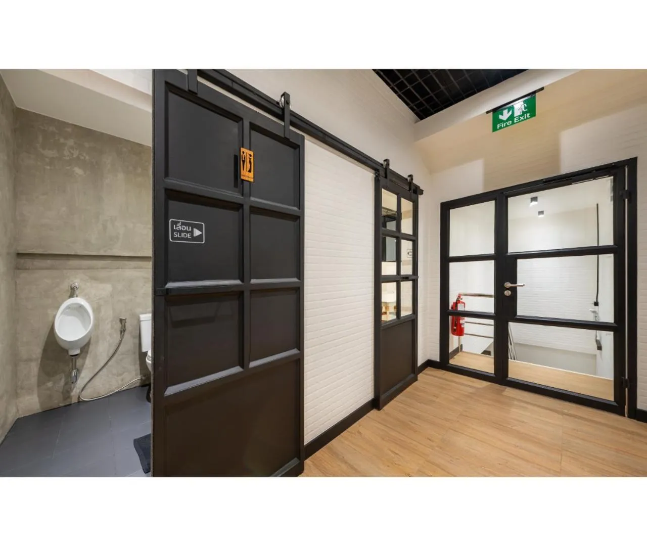 Public Bath in Siam Subway Hostel and Café