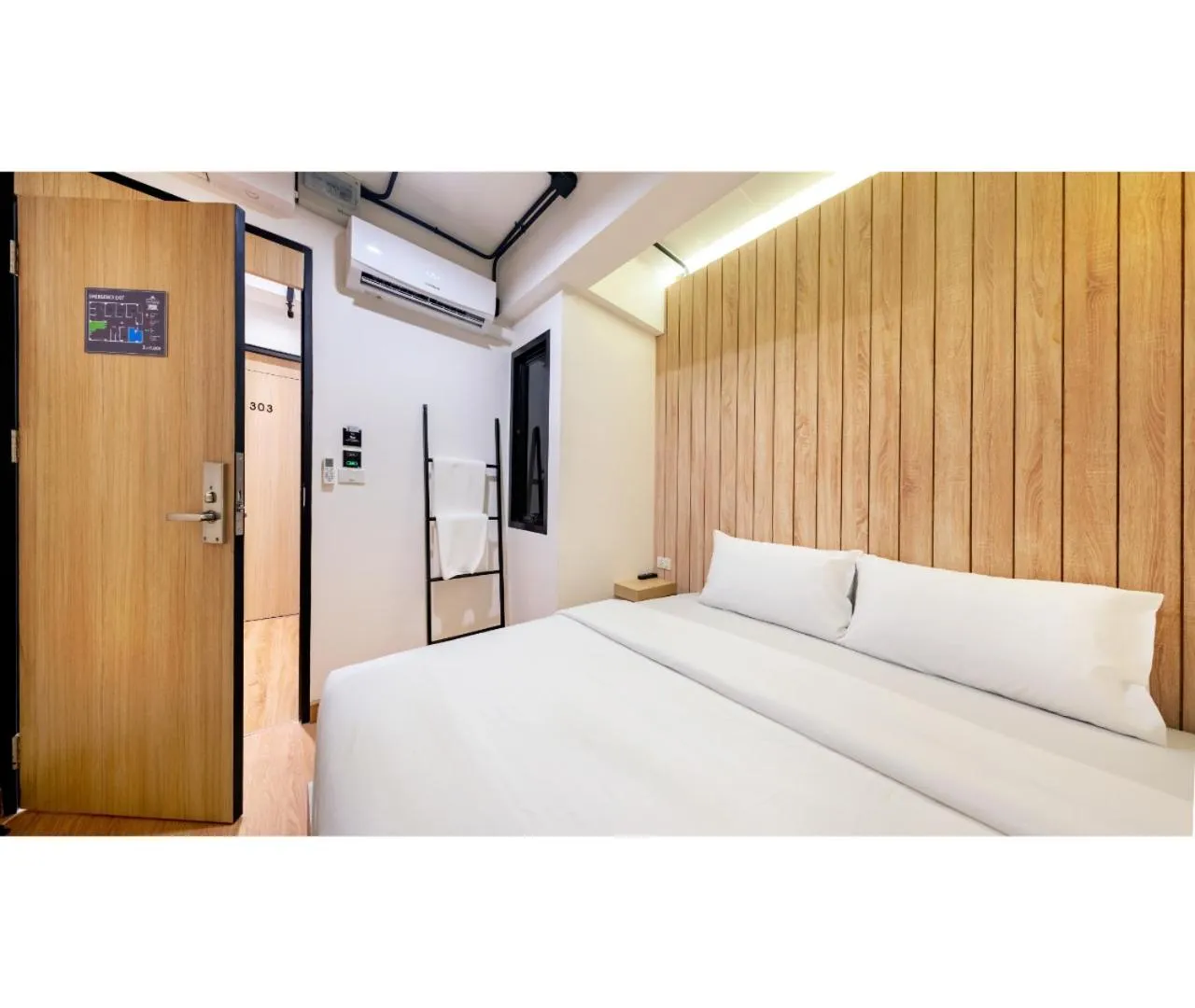 Bed in Siam Subway Hostel and Café