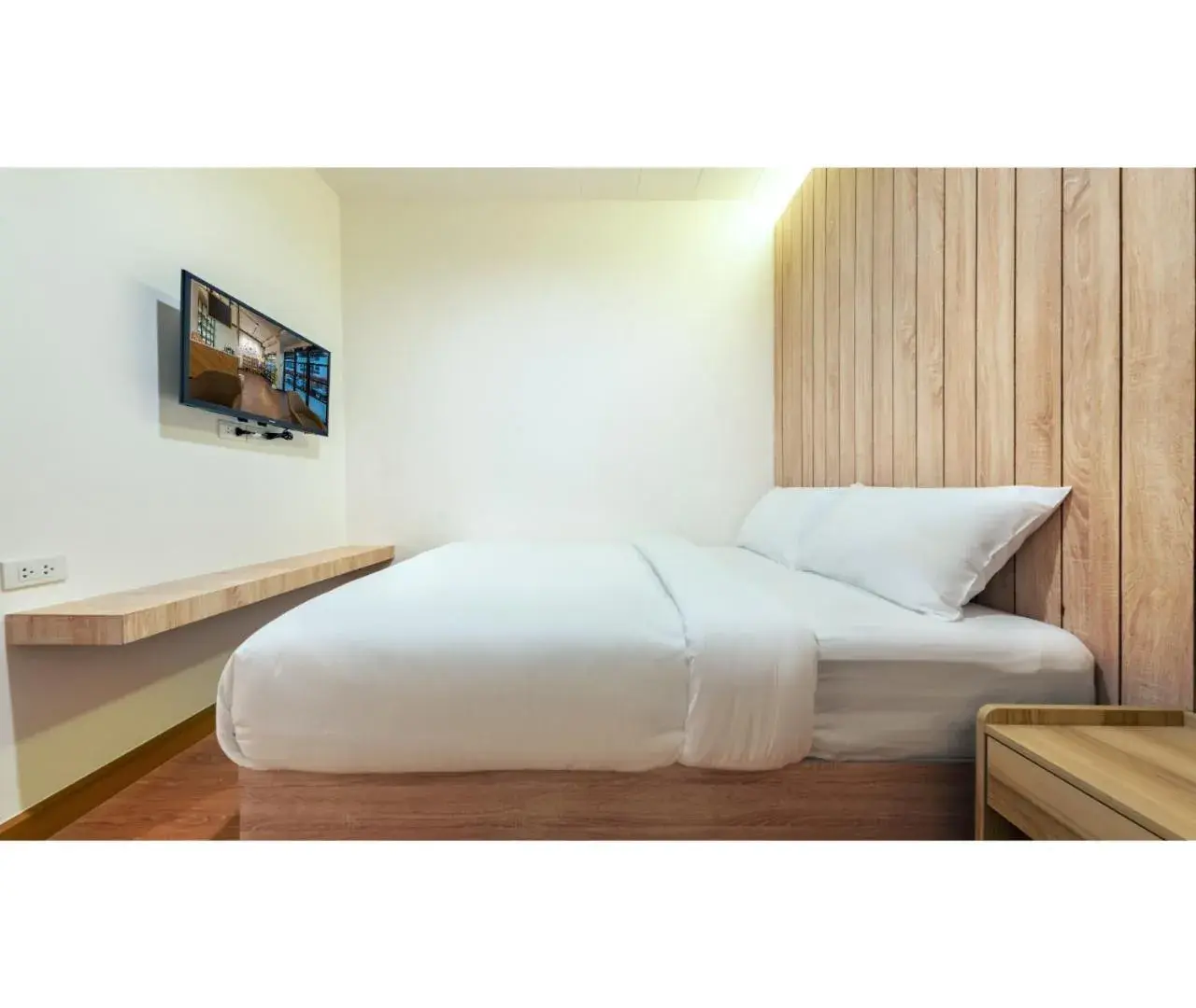 Double Room with Shared Bathroom in Siam Subway Hostel and Café Double Room with Shared Bathroom in Siam Subway Hostel and Café