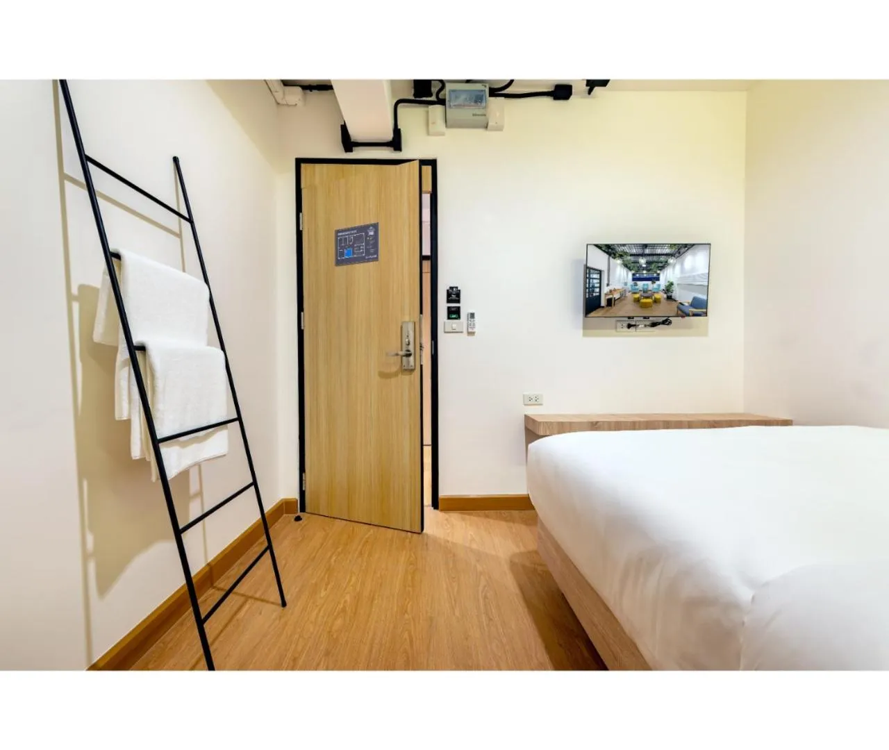 TV and multimedia, Bed in Siam Subway Hostel and Café