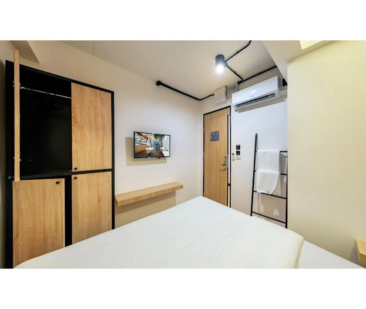 TV and multimedia, Bed in Siam Subway Hostel and Café