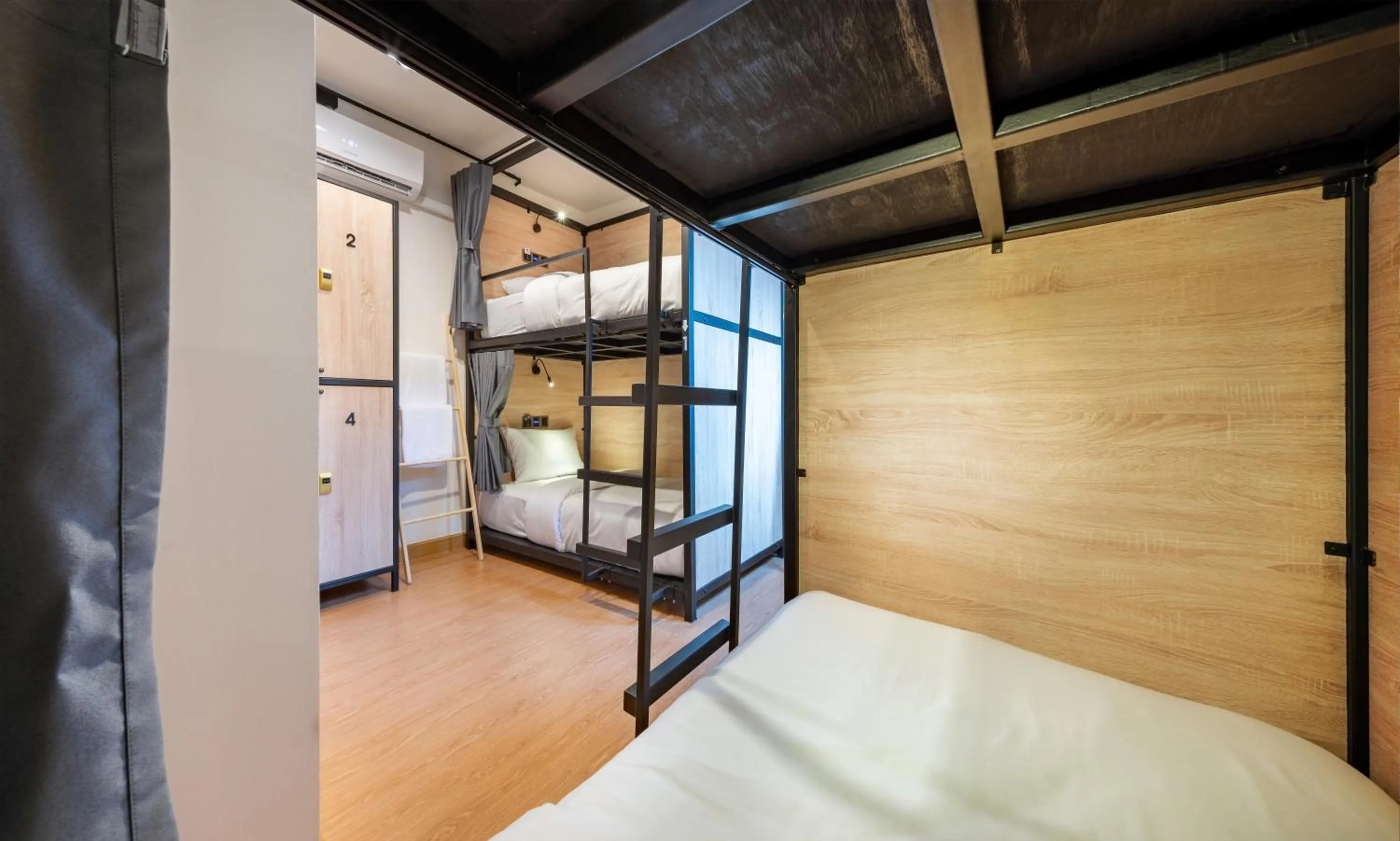 Bed in Siam Subway Hostel and Café