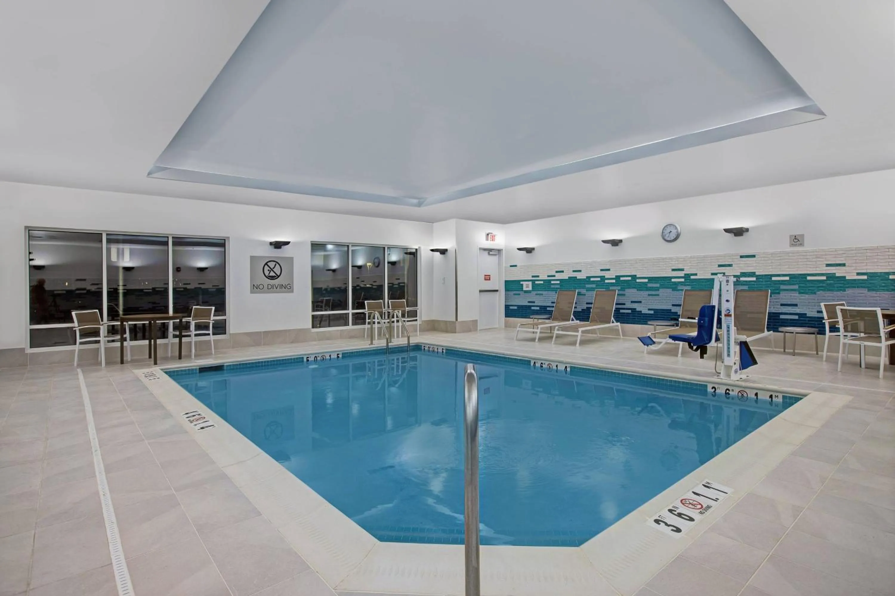 Swimming pool in TownePlace Suites by Marriott Potomac Mills Woodbridge