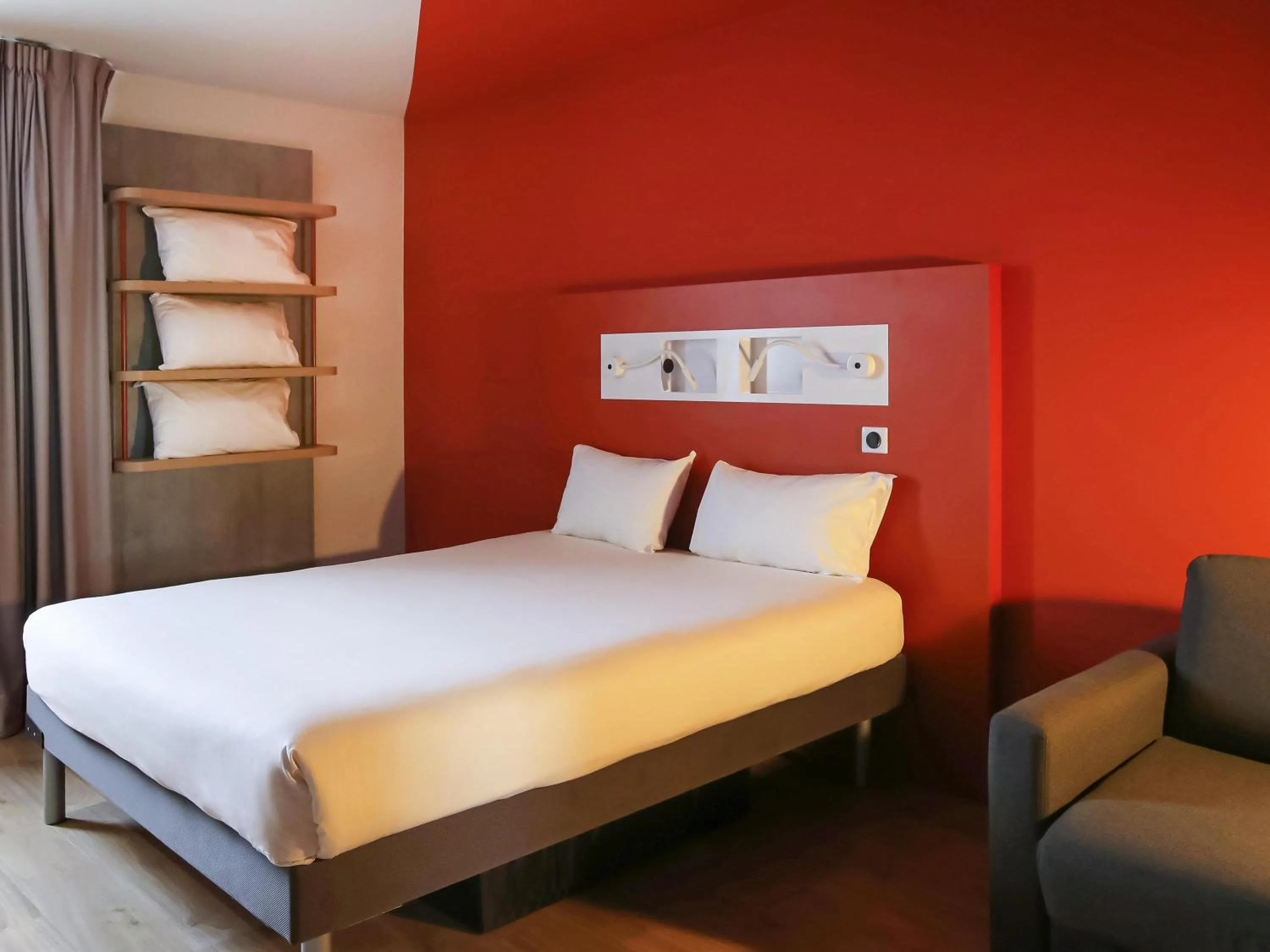 Property building, Bed in ibis budget Beauvais Aeroport