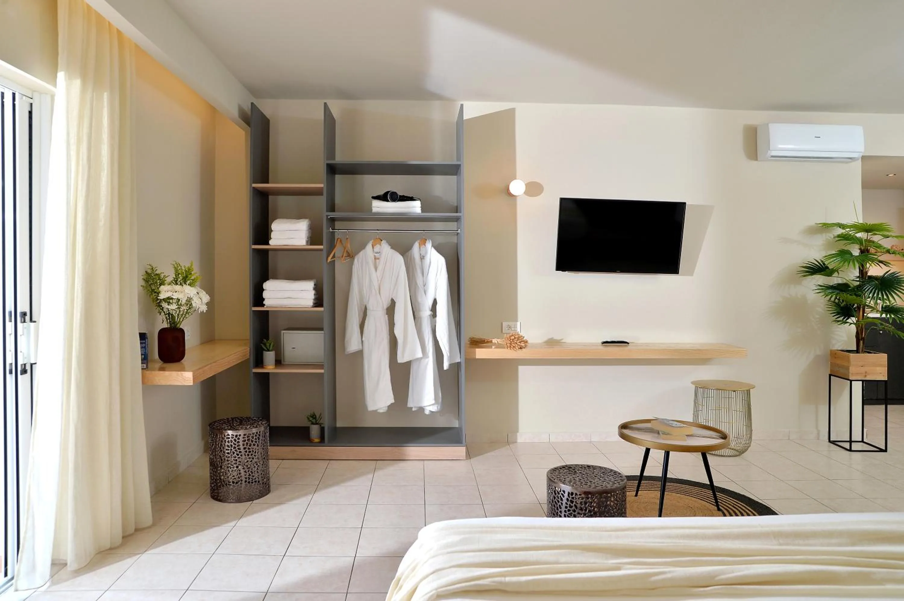 TV and multimedia, Bed in Alykanas Beach Grand Hotel by Zante Plaza