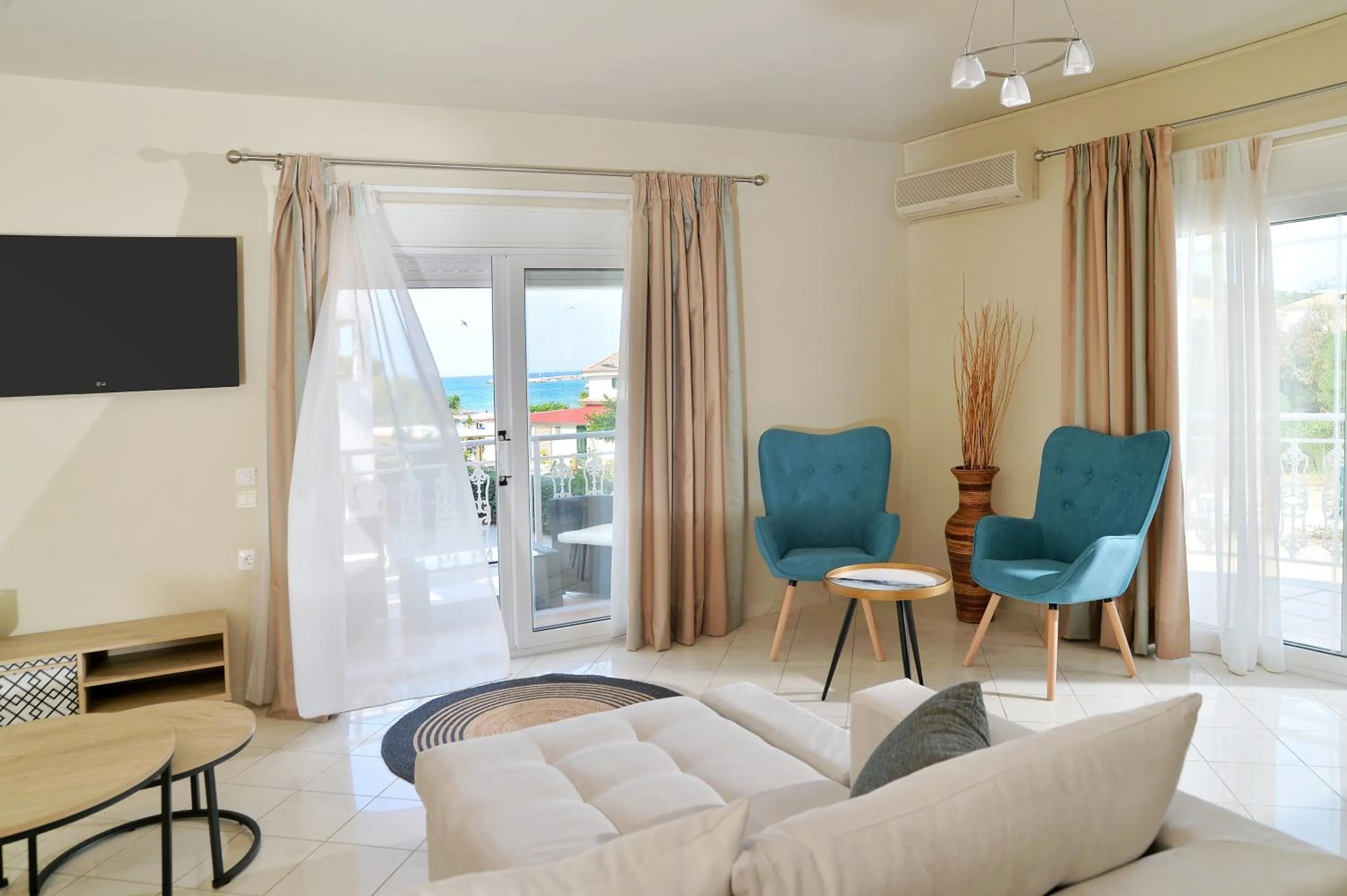 TV and multimedia in Alykanas Beach Grand Hotel by Zante Plaza