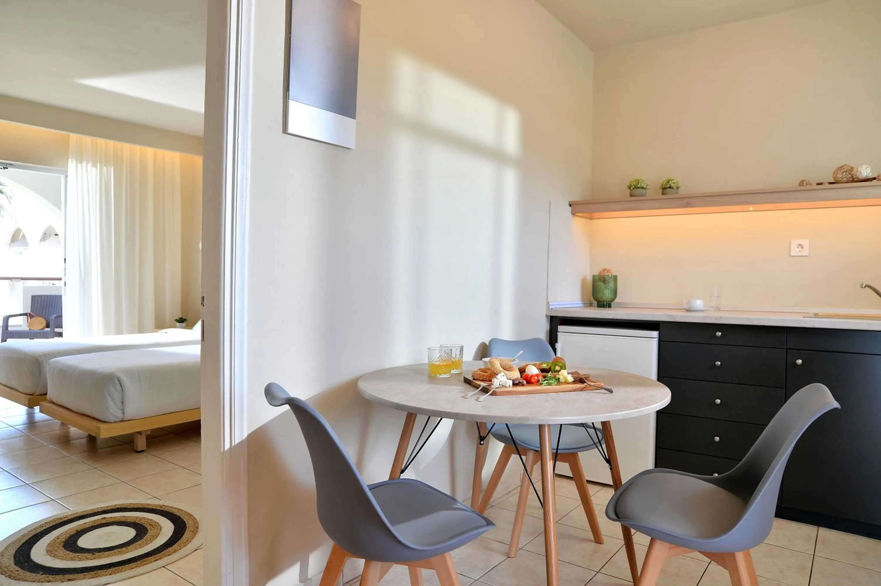 Kitchen or kitchenette, Bed in Alykanas Beach Grand Hotel by Zante Plaza