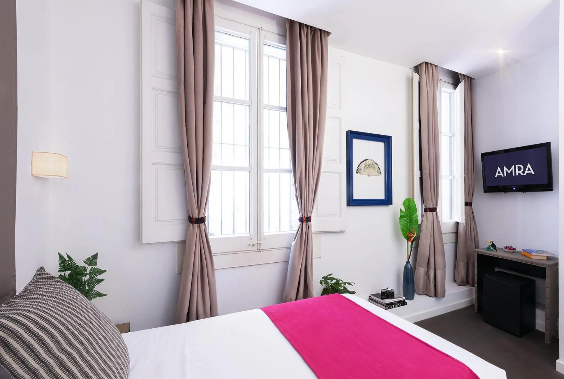 Bed in Amra Barcelona Caspe