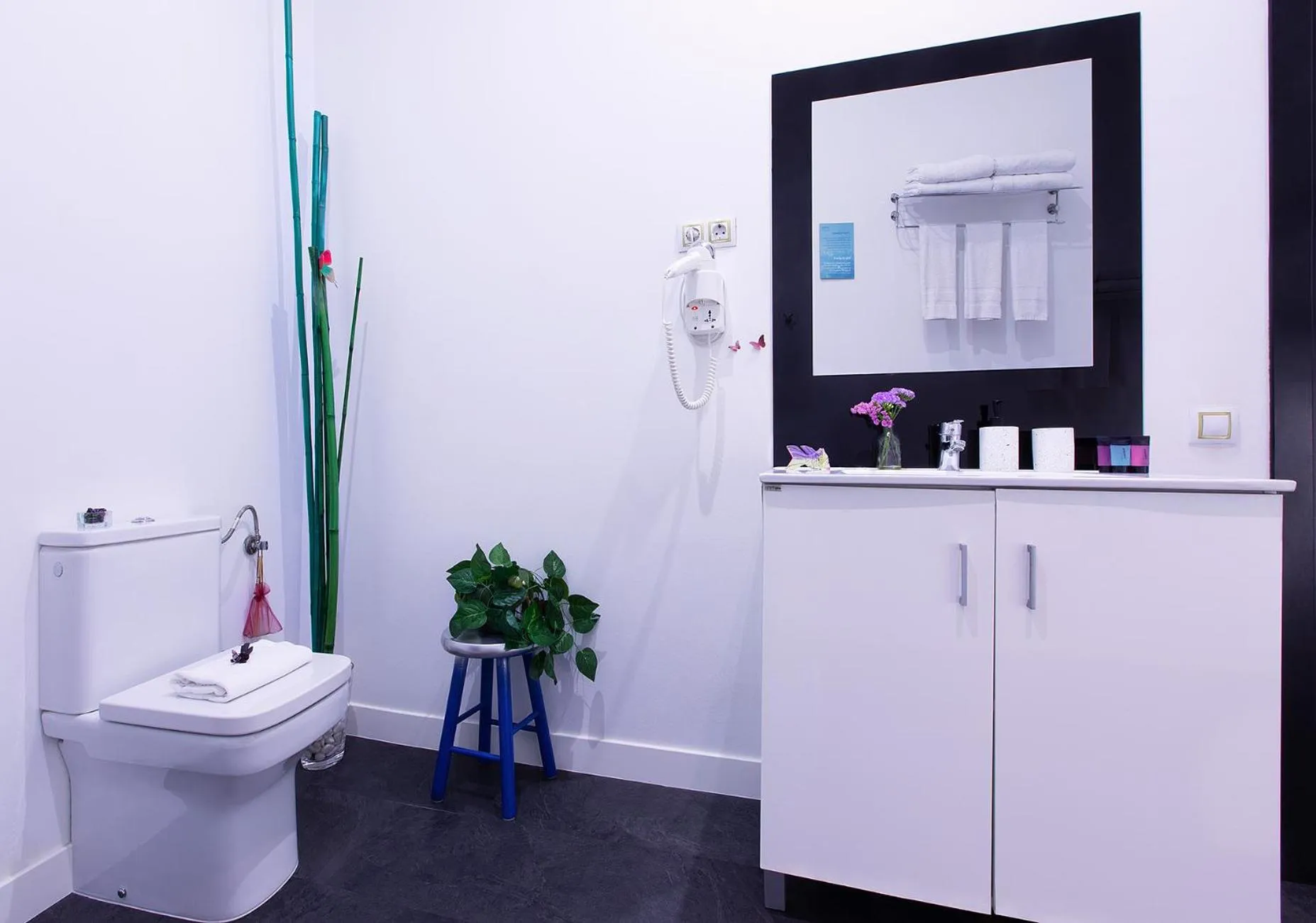 Bathroom in Amra Barcelona Caspe