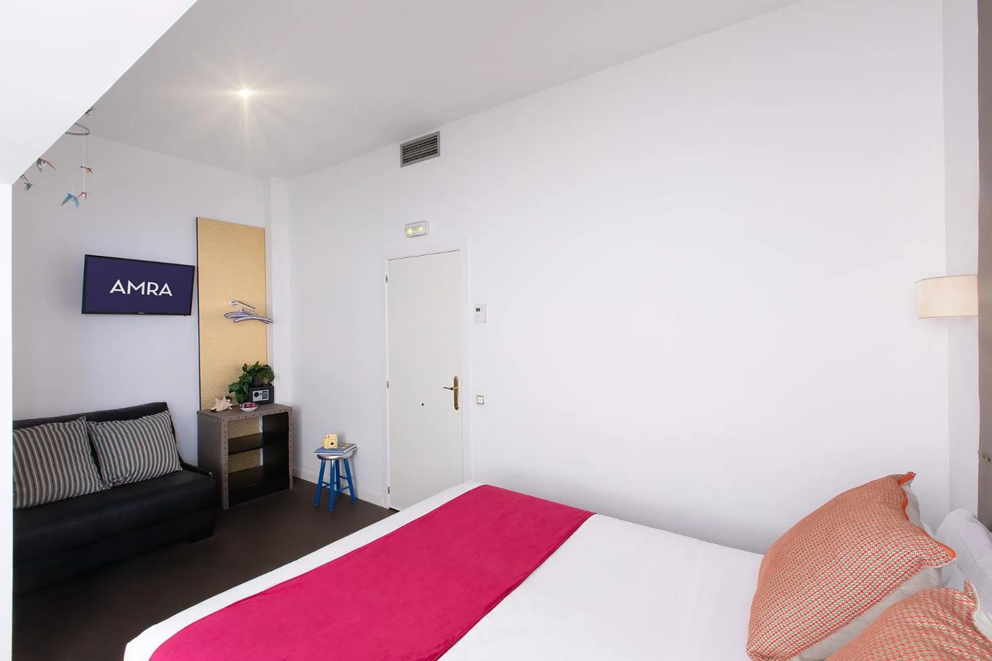 Bed in Amra Barcelona Caspe