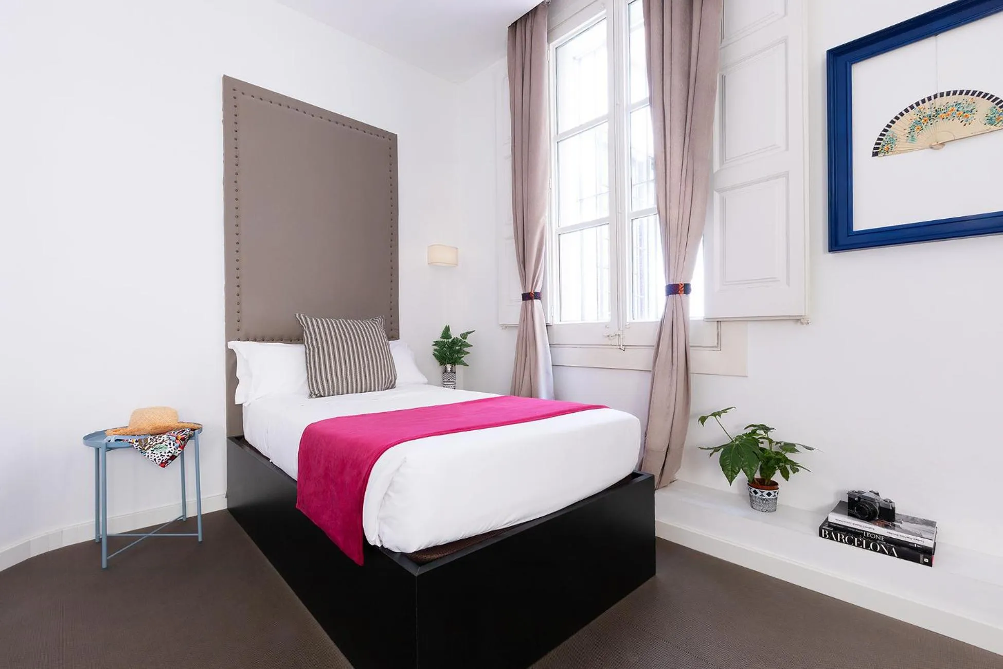 Bed in Amra Barcelona Caspe