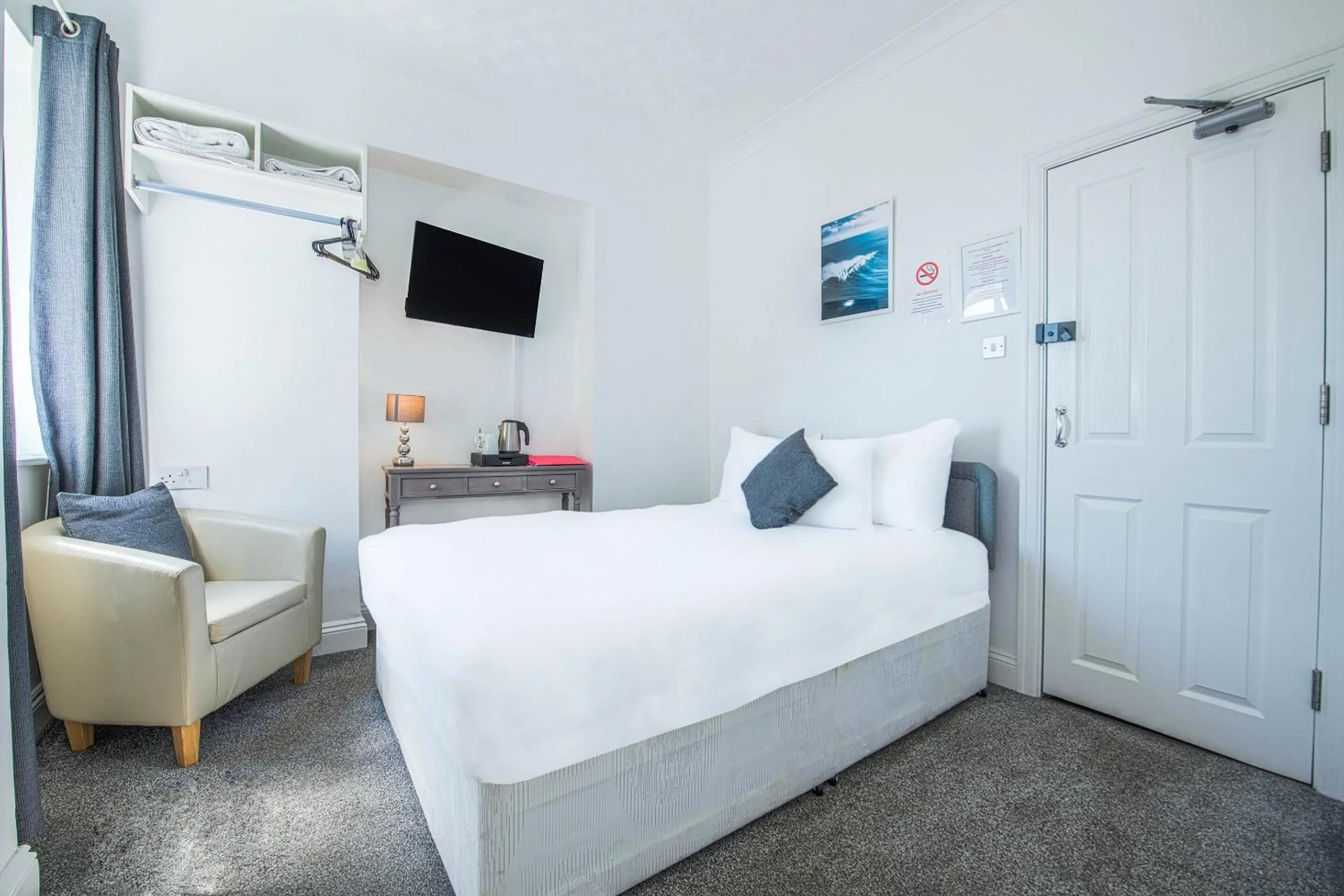 Bedroom, Bed in OYO Pier Hotel