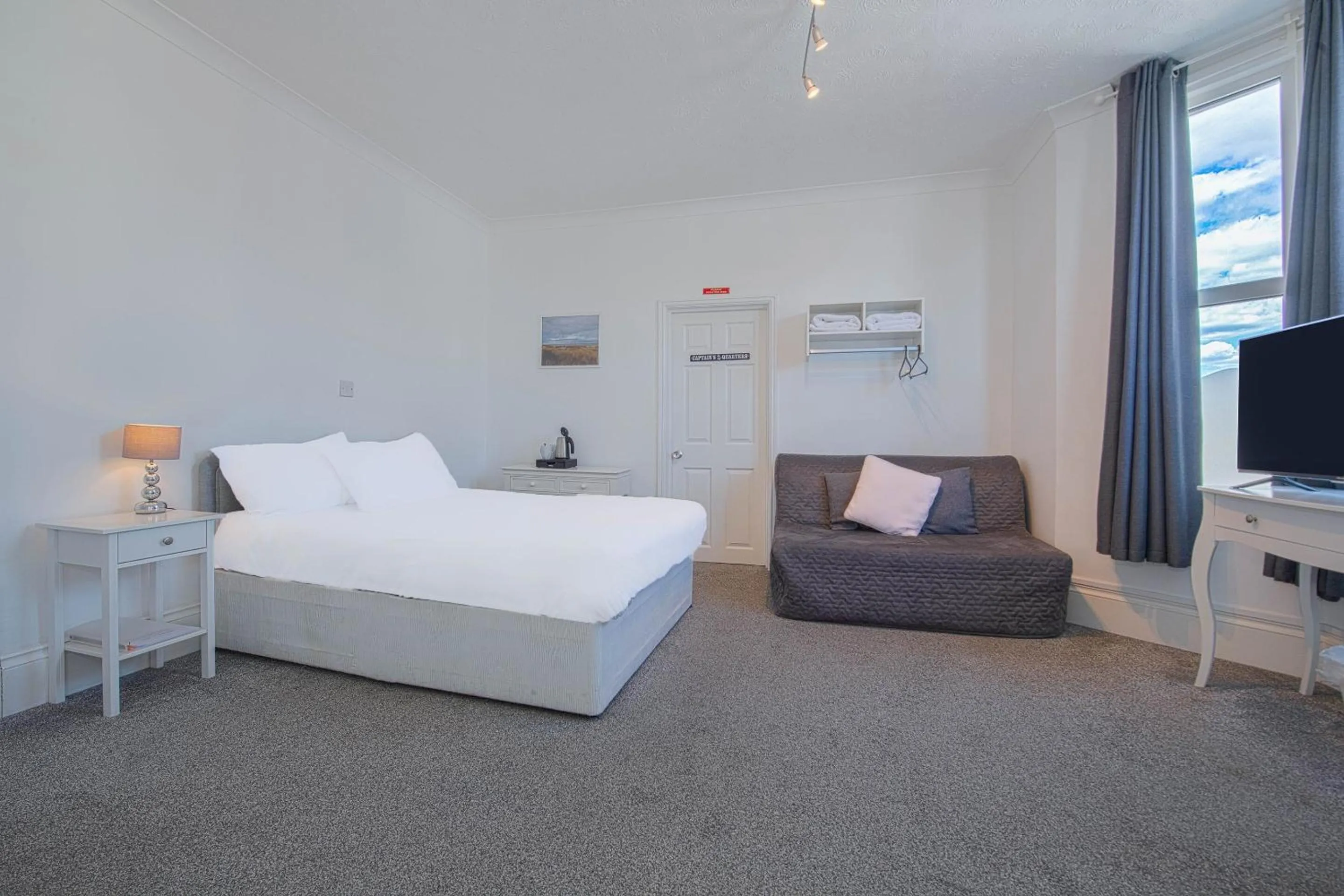 Bedroom, Bed in OYO Pier Hotel