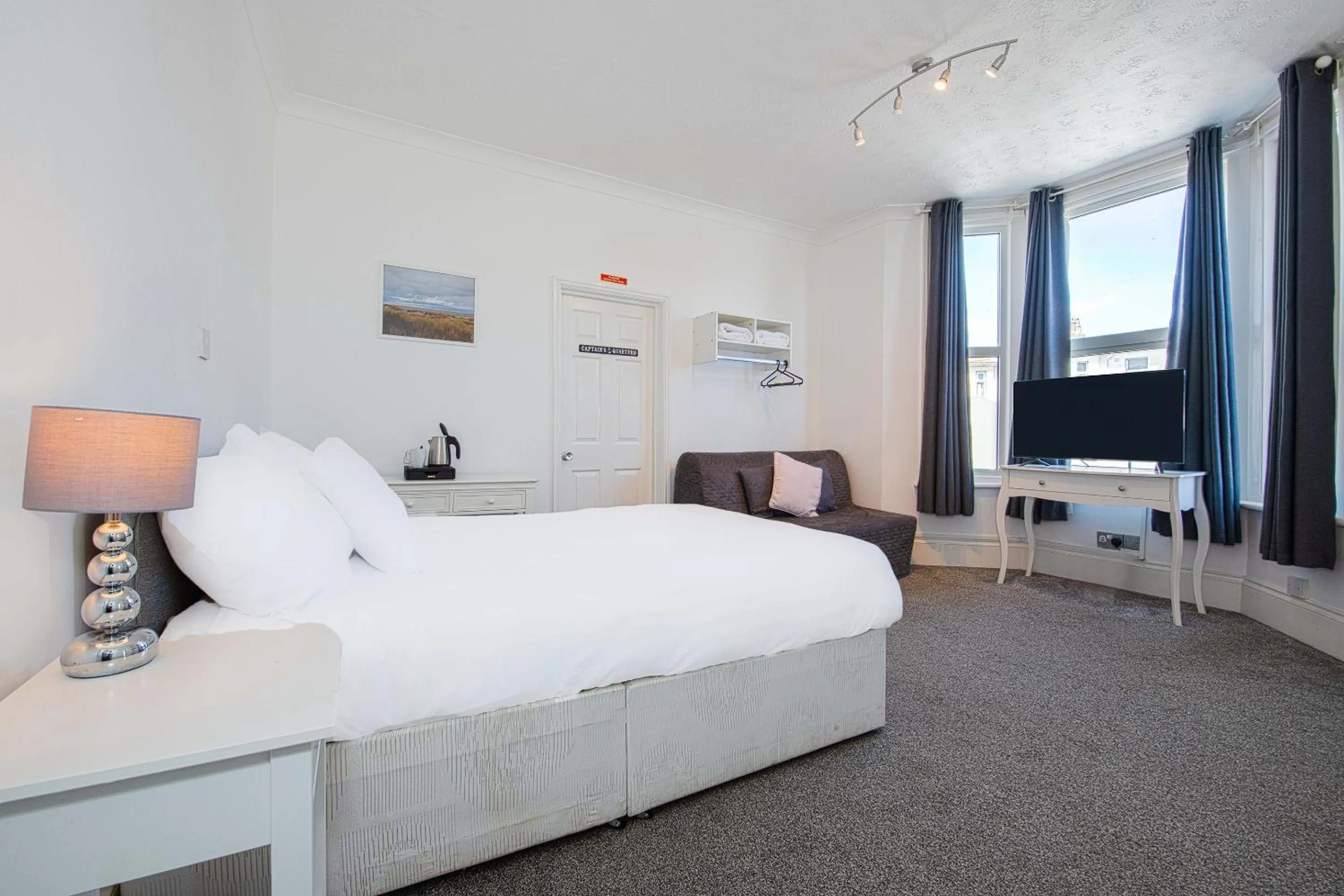 Bedroom, Bed in OYO Pier Hotel