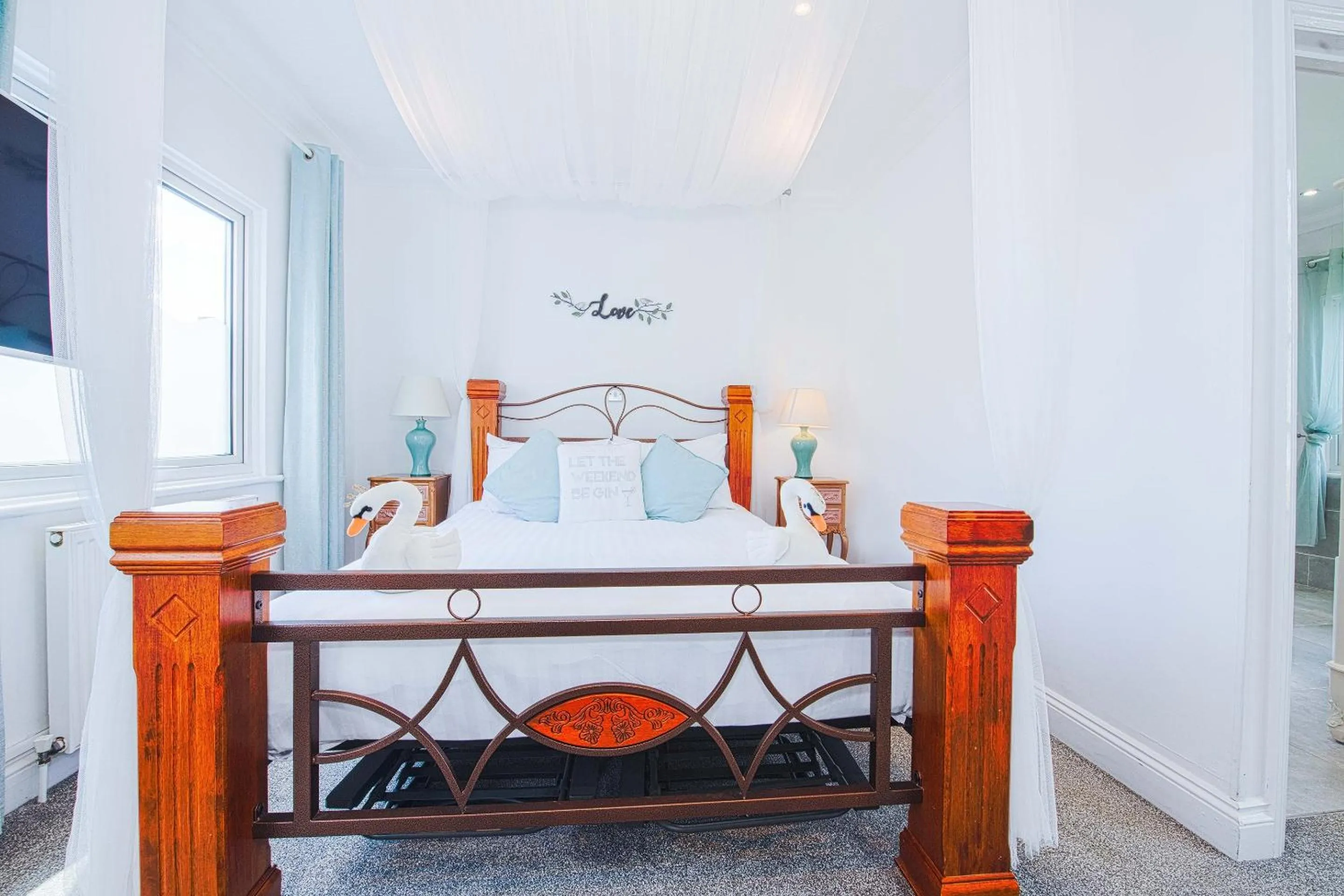 Bedroom in OYO Pier Hotel