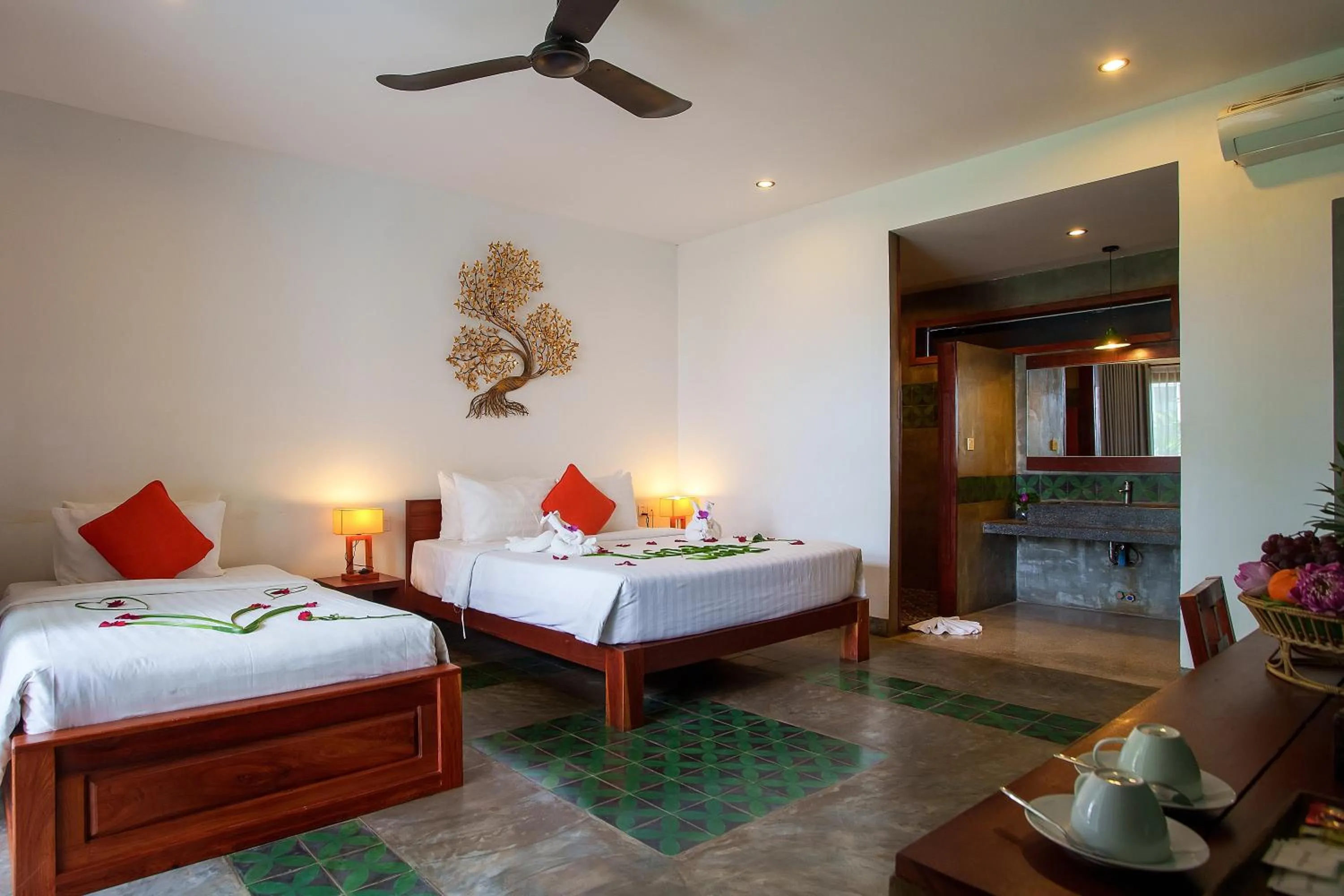 Toilet, Bed in SAKABAN Suite