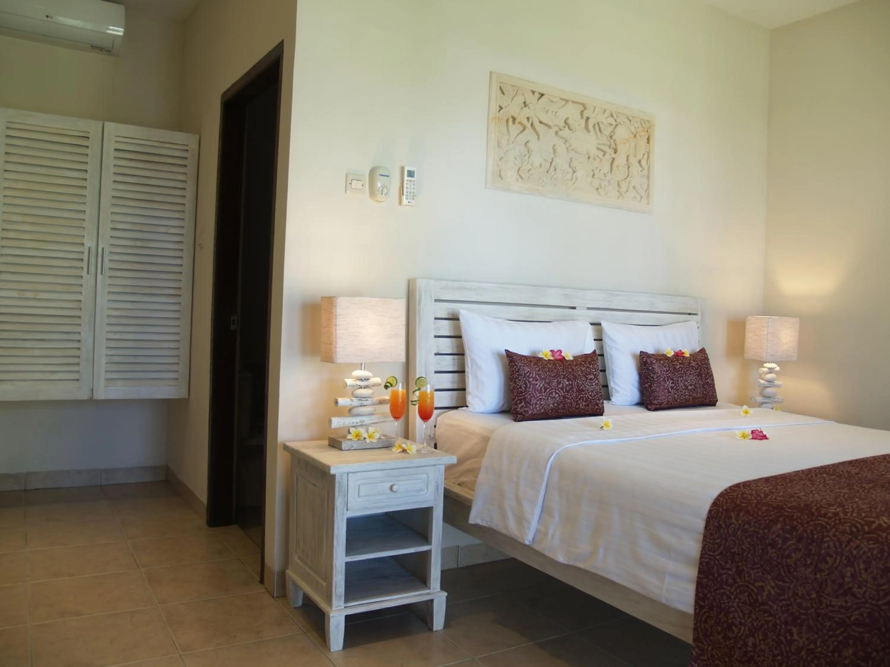 Bed in Kubu Indah Dive & Spa Resort