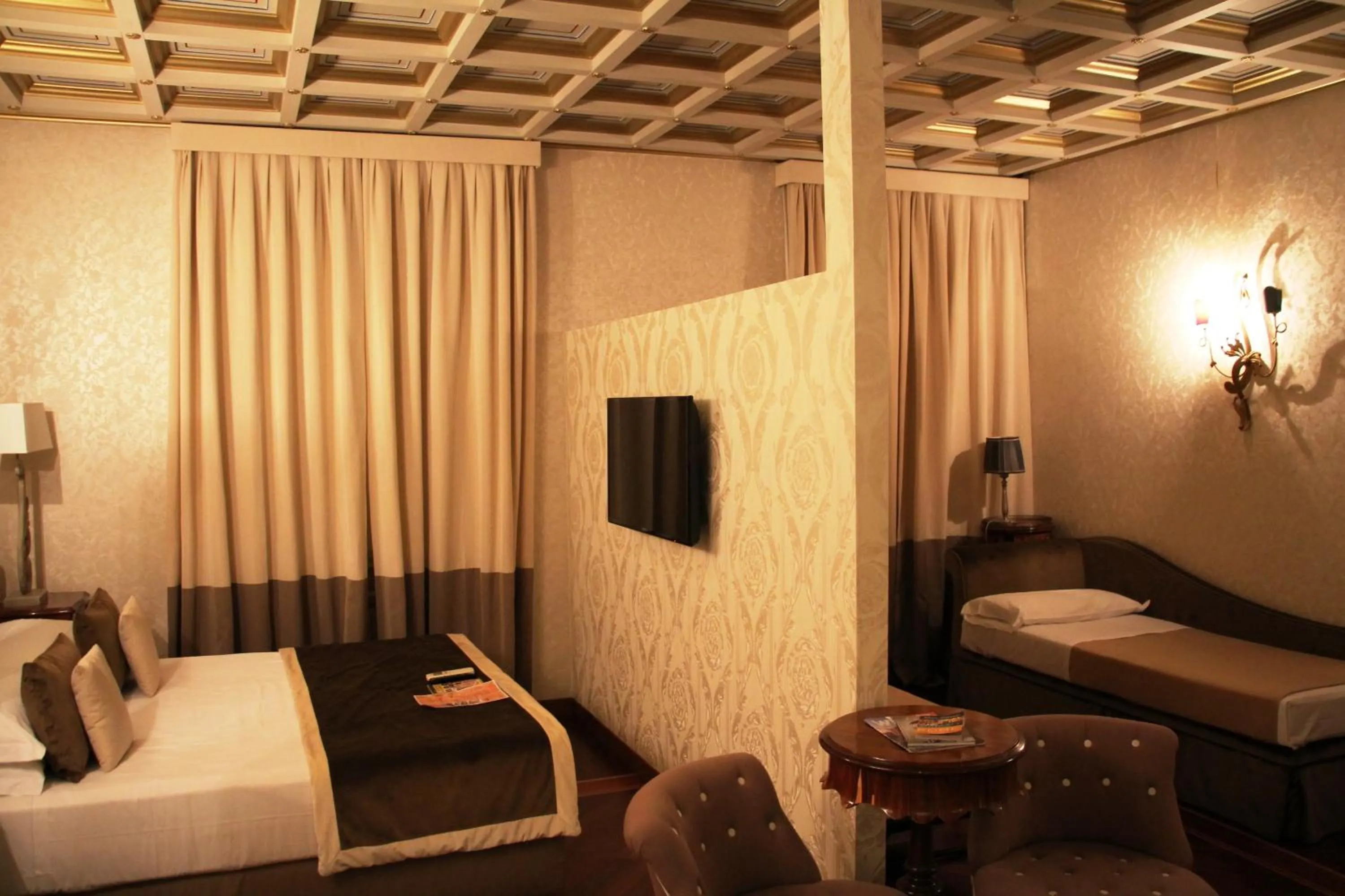 Bed in Di Rienzo Pantheon Palace