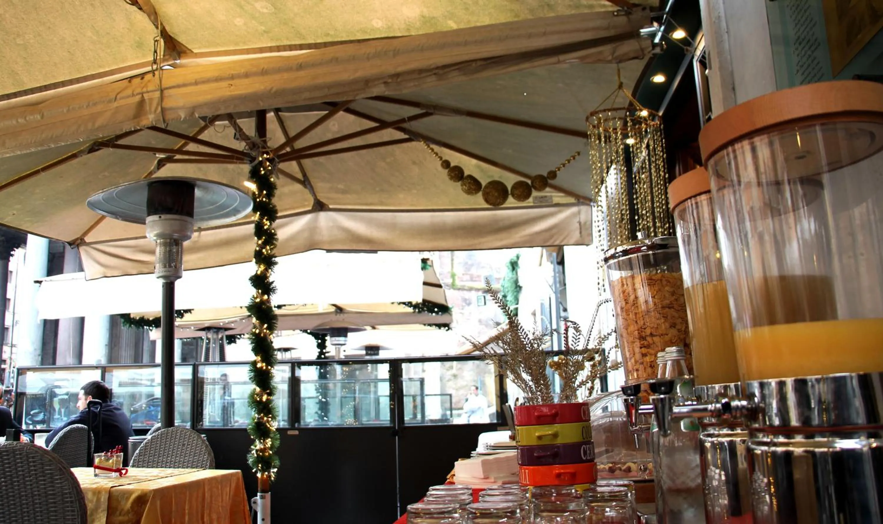 Restaurant/places to eat in Di Rienzo Pantheon Palace