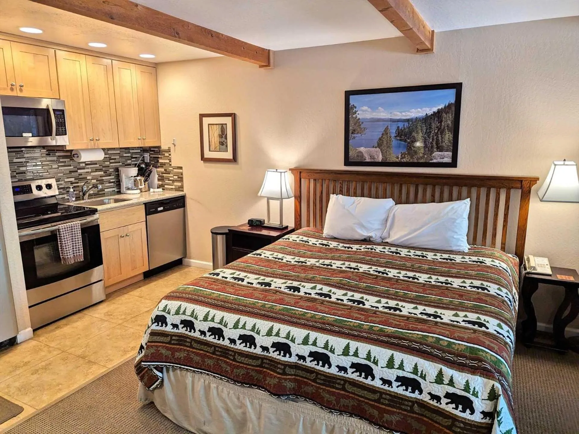 Bed in Lakeland Village #105