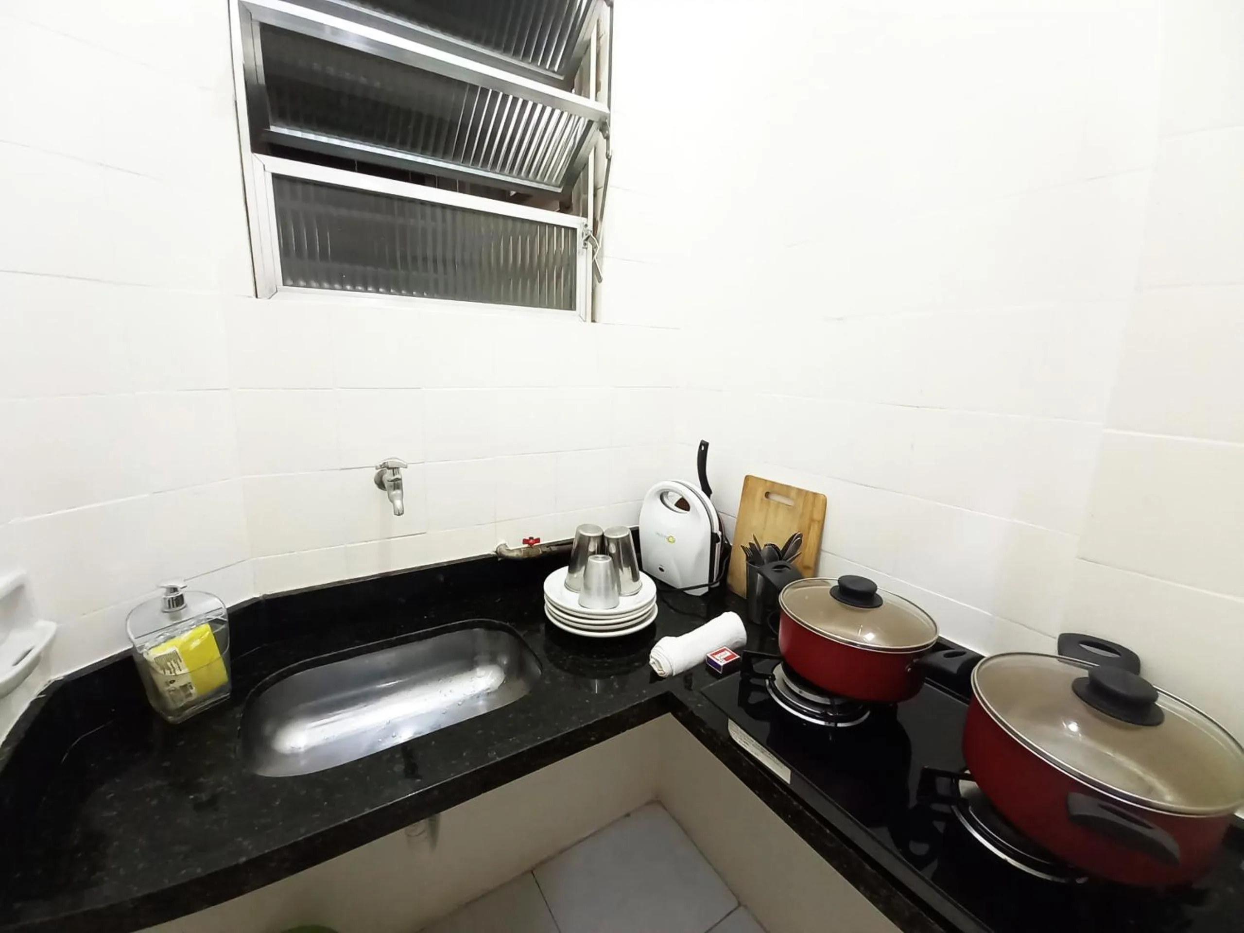 Espaçoso apto na Praia de Copacabana TC1010