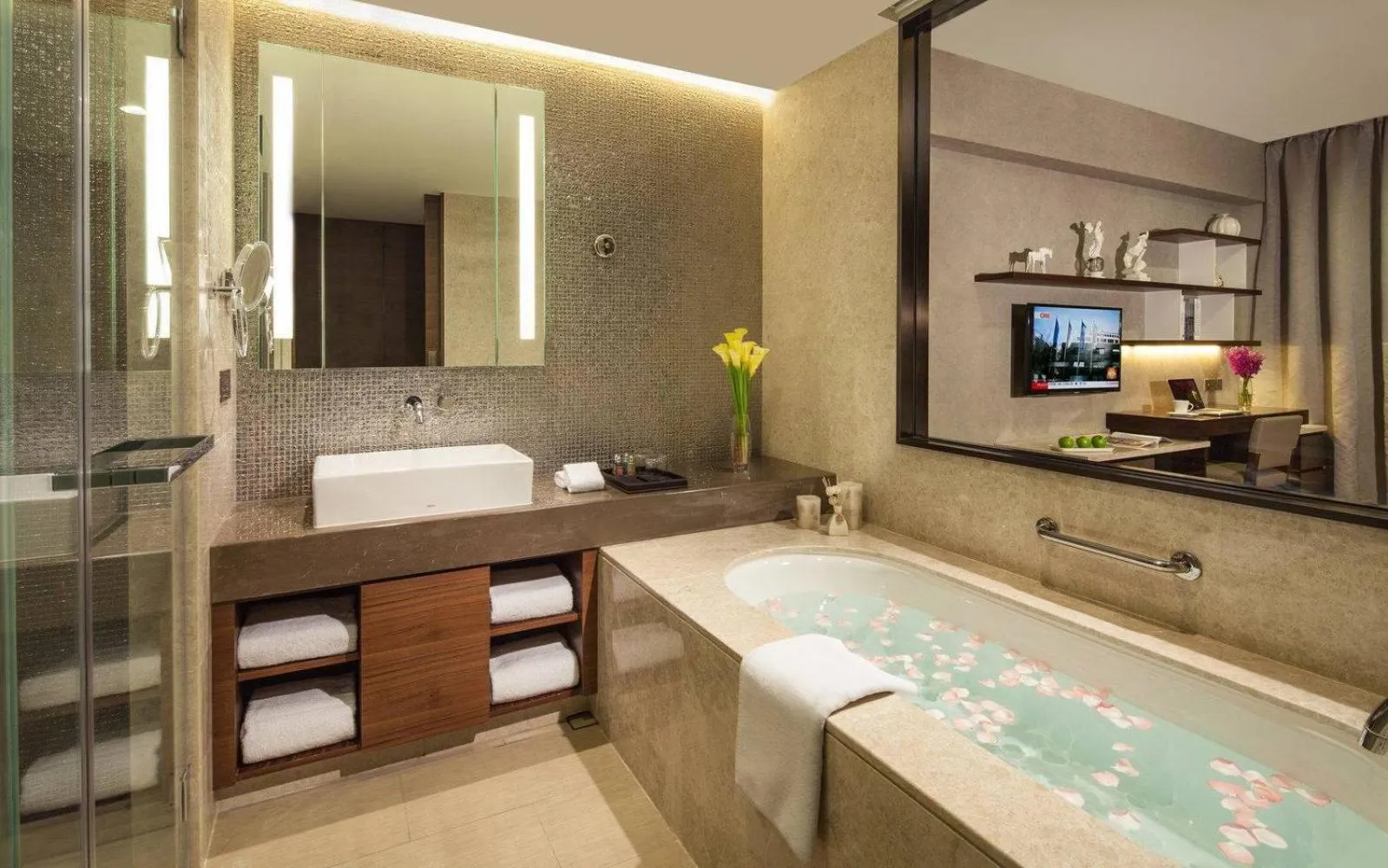 Toilet, Bed in Ascott Raffles City Chengdu