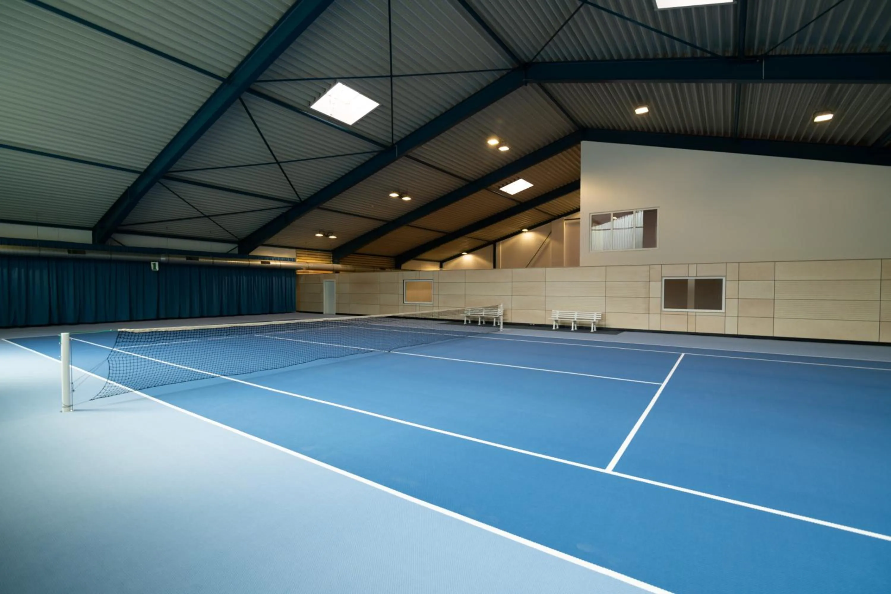 Tennis court in Strandhotel Fischland