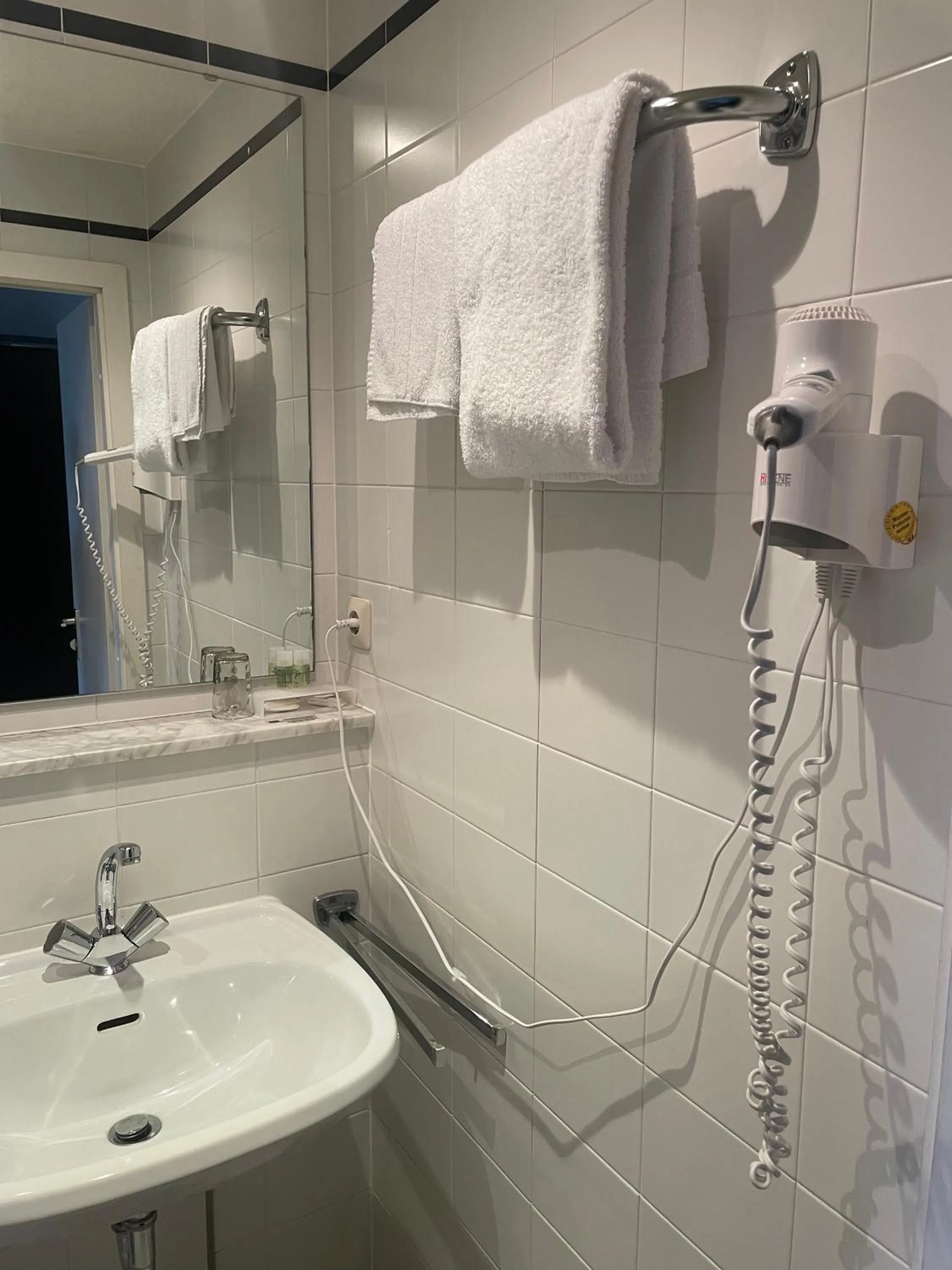 Bathroom in Hotel Bitterfelder Hof