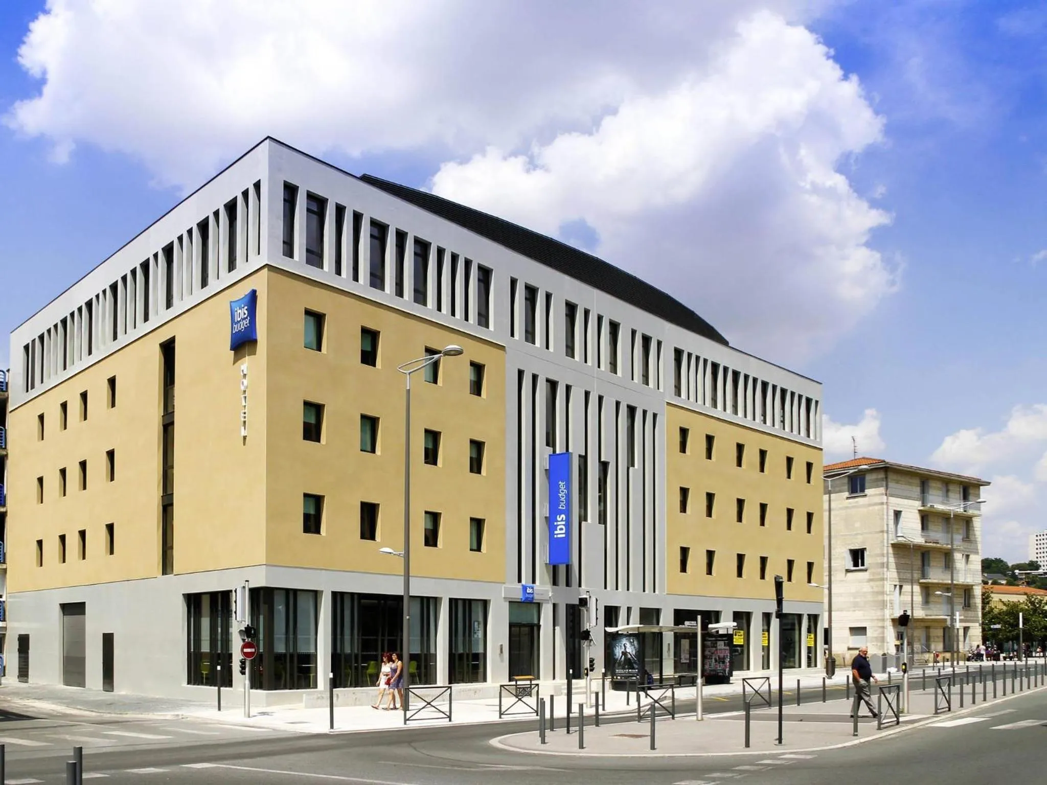 Property building in ibis budget Gare de Poitiers