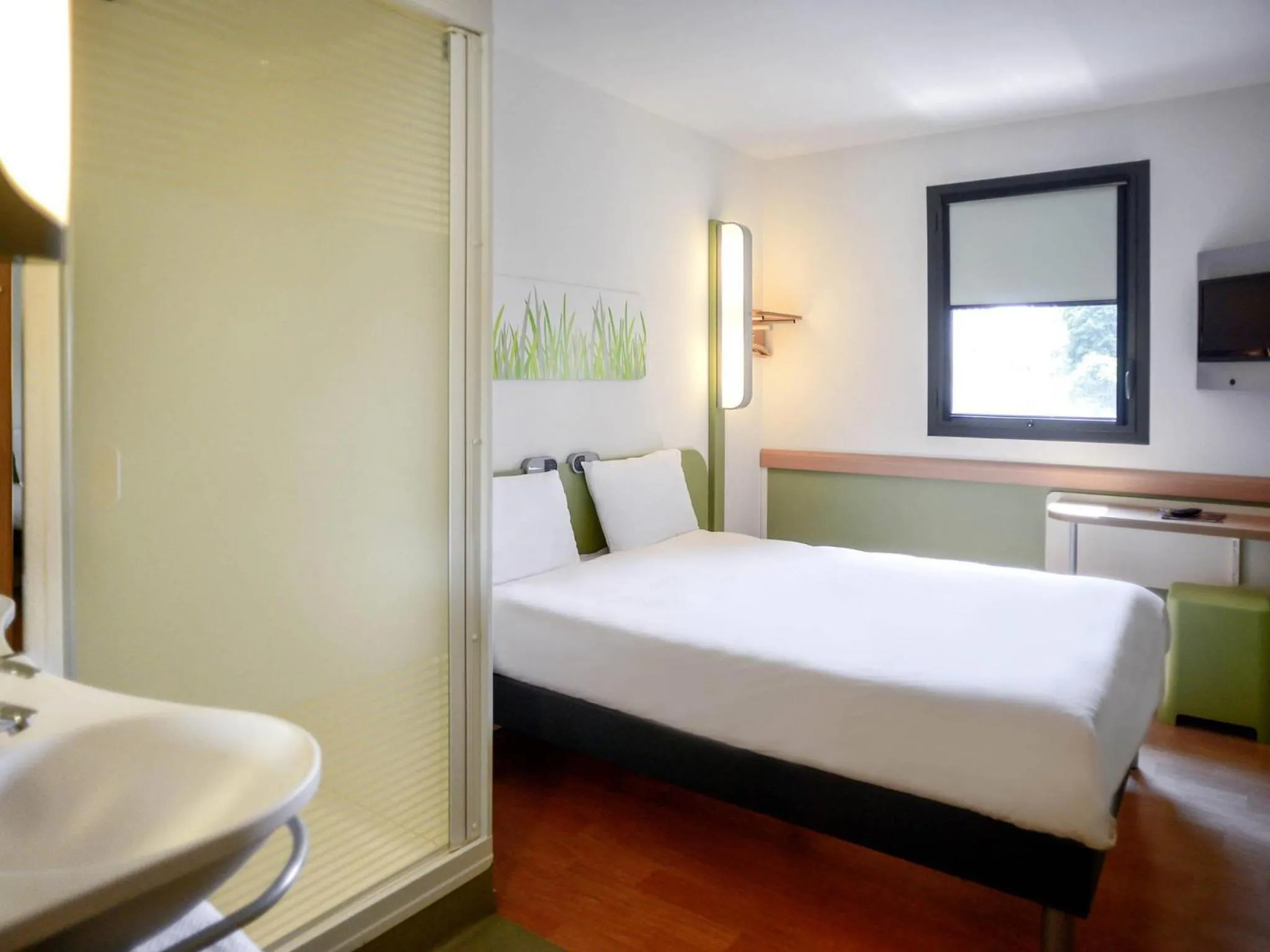 Bedroom, Bed in ibis budget Gare de Poitiers