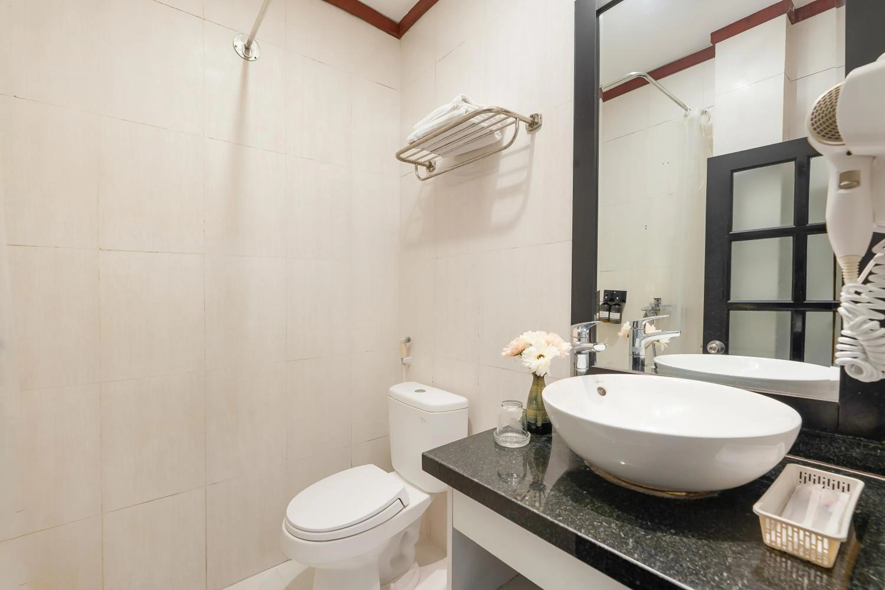 Toilet in Hanoi Starlight Boutique Hotel