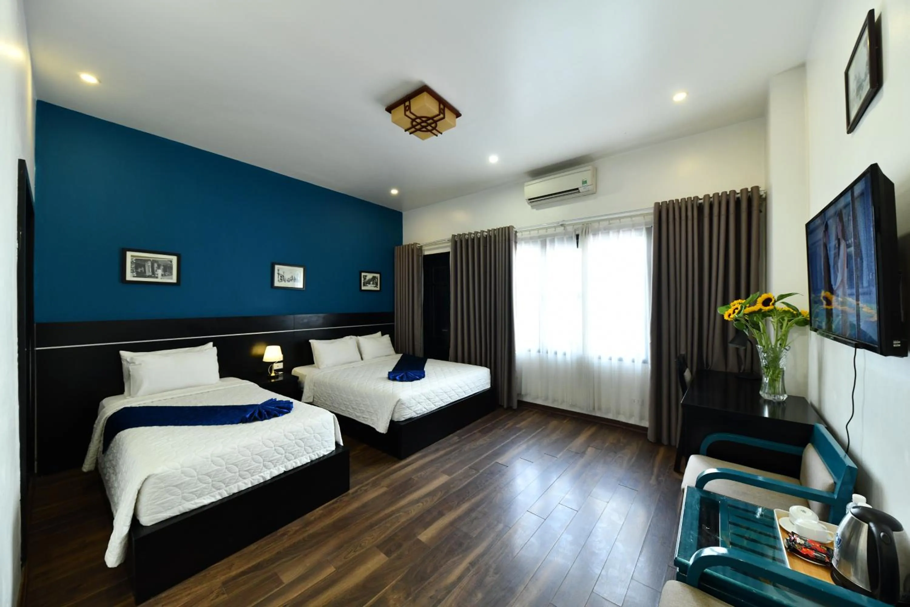 Photo of the whole room, Bed in Hanoi Starlight Boutique Hotel