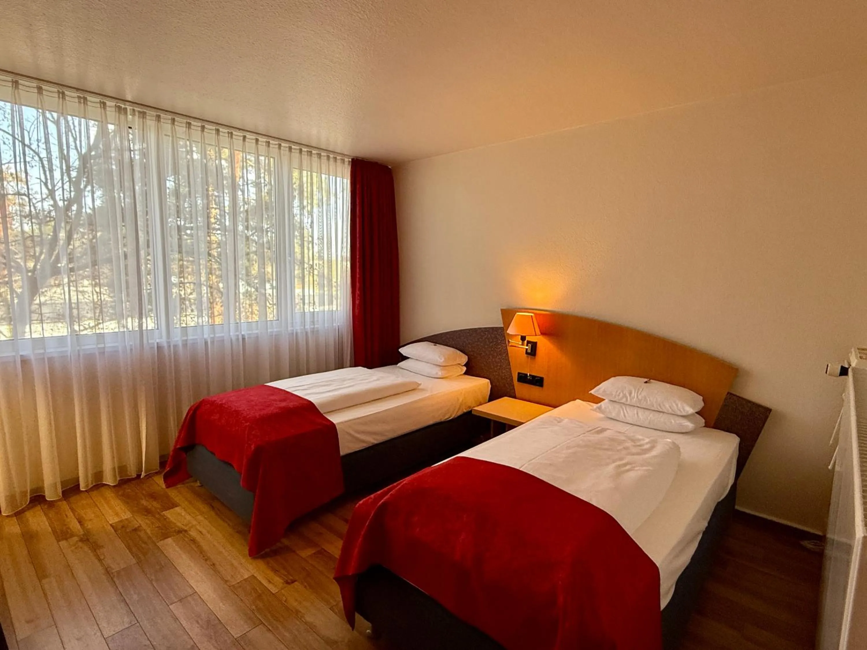 Photo of the whole room, Bed in ARVENA Messe Hotel