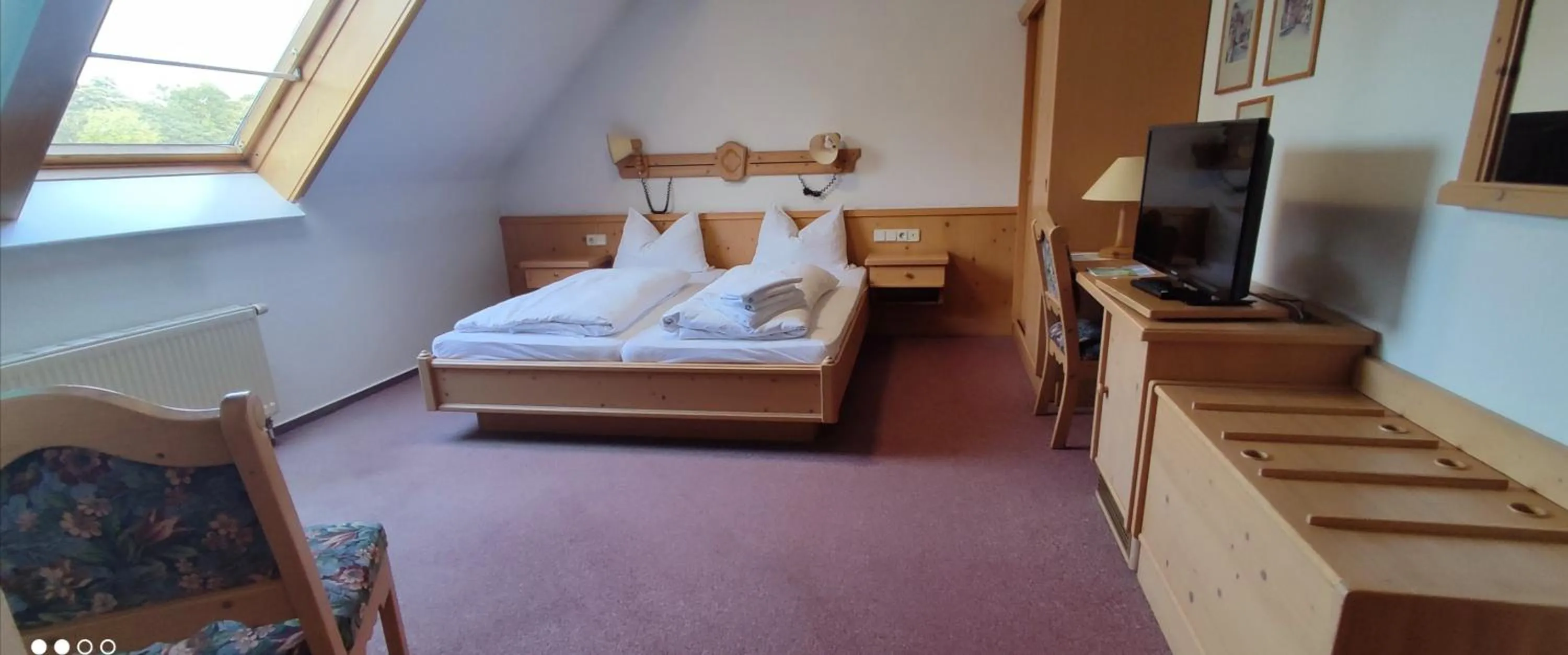 Communal lounge/ TV room in Hotel Stadt Olbernhau