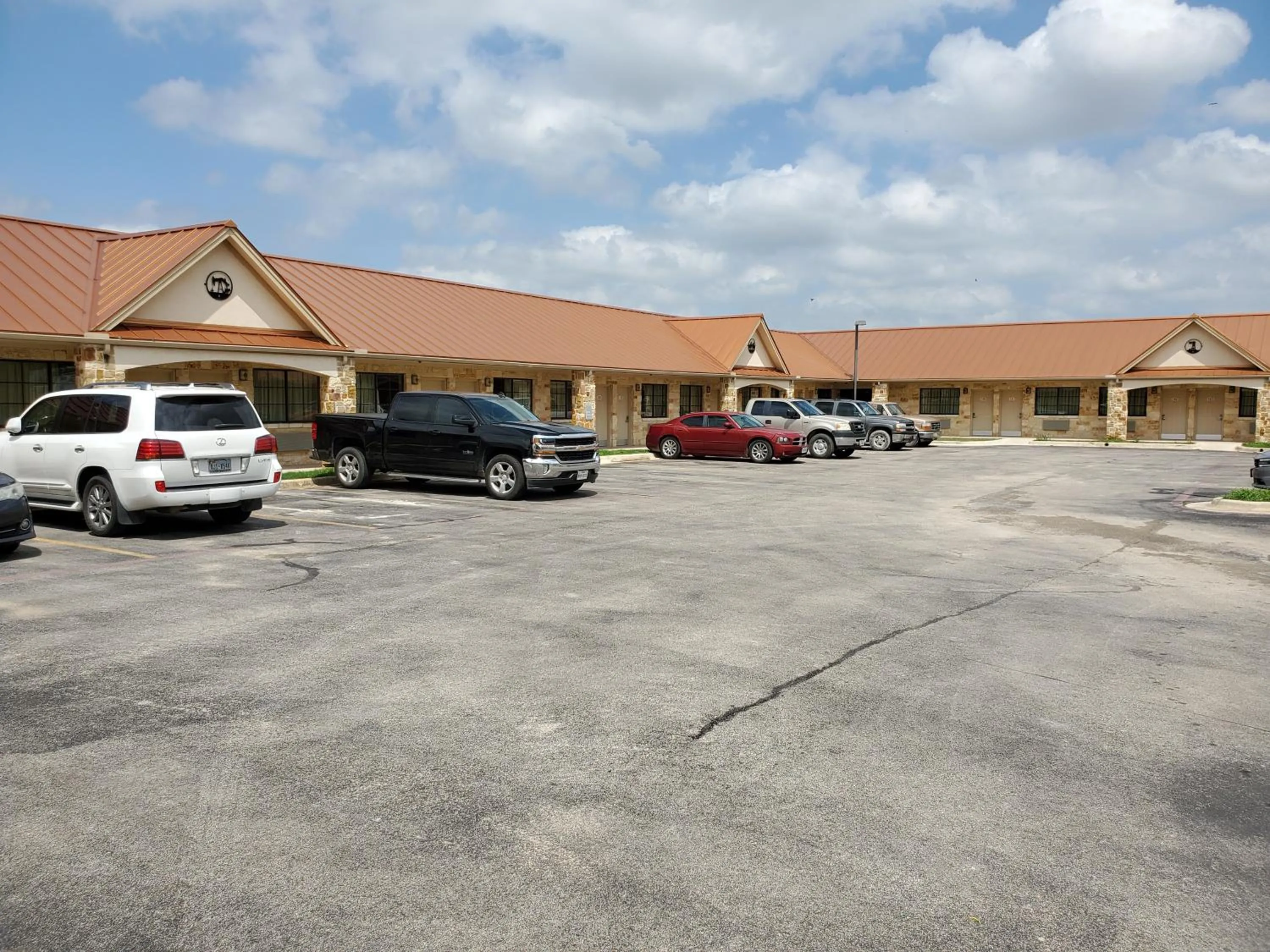 Property building in Eagle Ford Inn